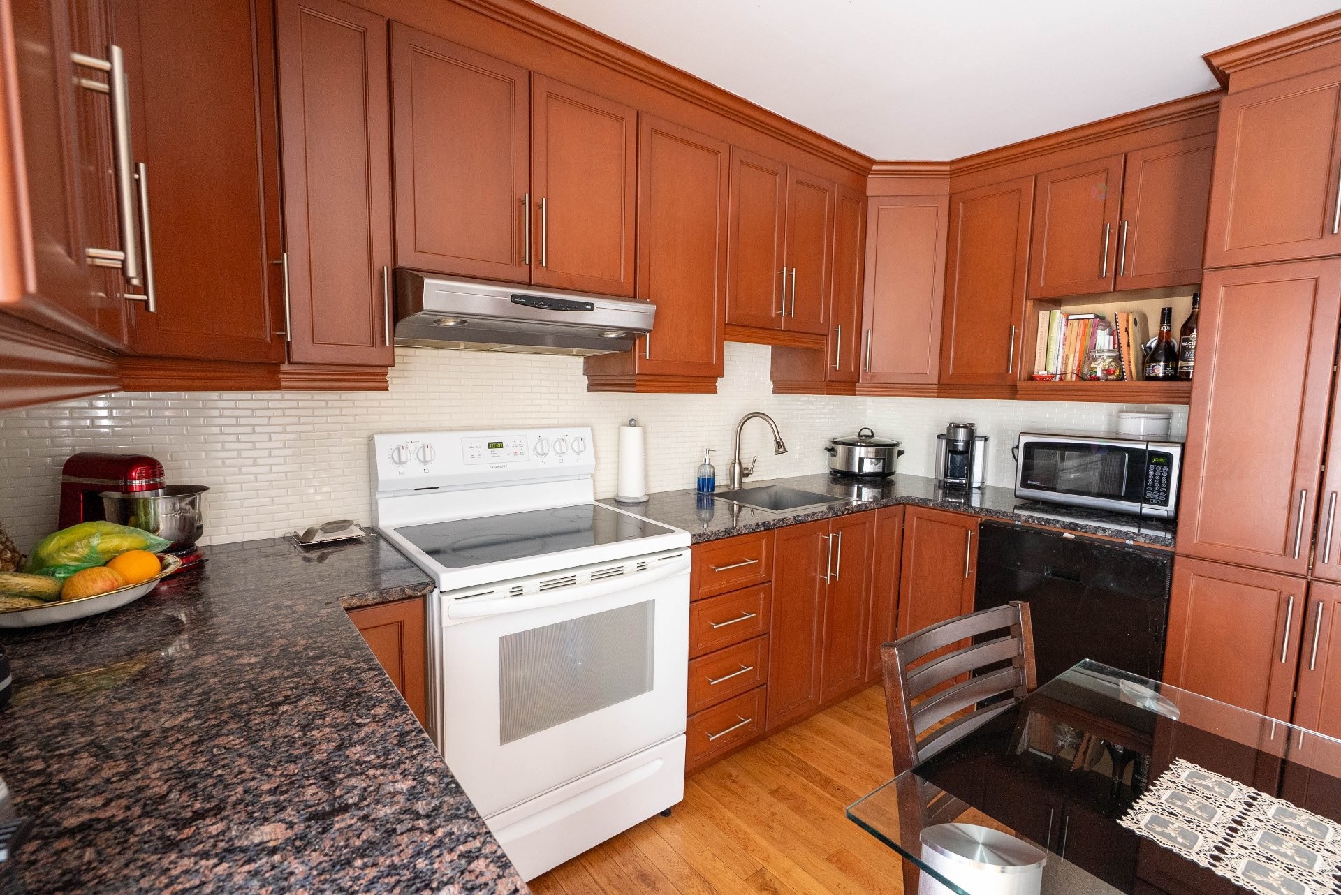 









3876


Rue Nicole

,
Laval (Fabreville),




QC
H7P1L1

