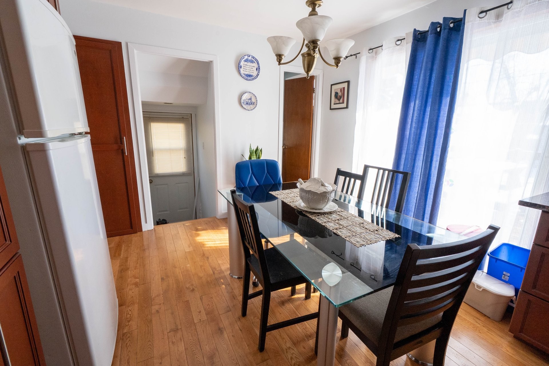 









3876


Rue Nicole

,
Laval (Fabreville),




QC
H7P1L1

