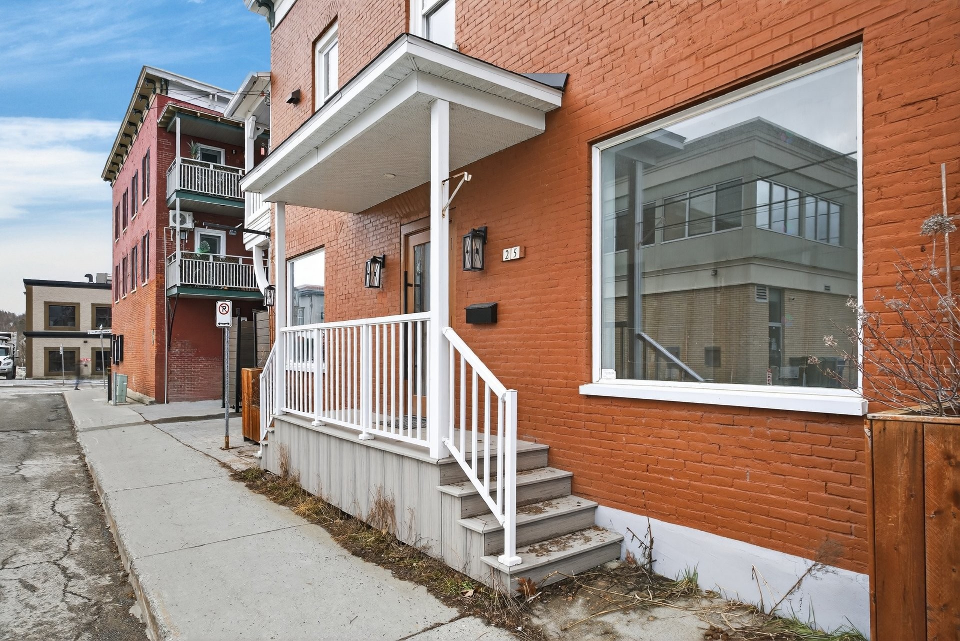 









25


Rue Ste-Catherine

,
Magog,




QC
J1X2K9

