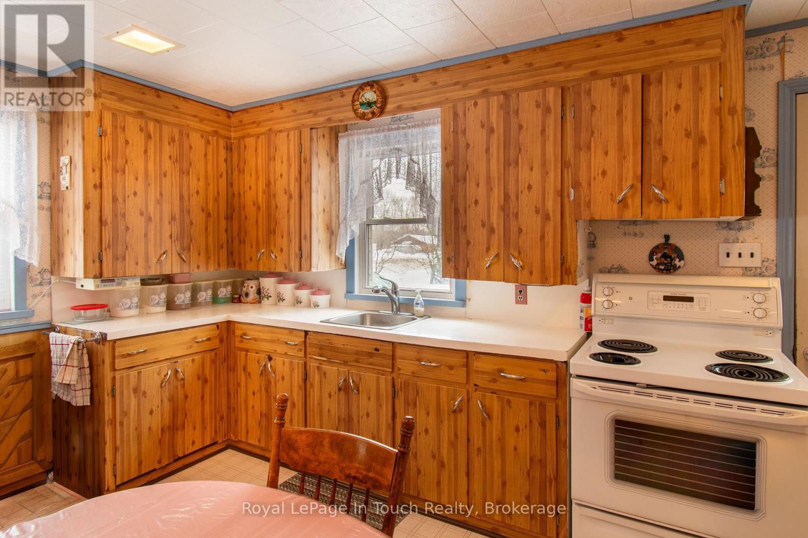 












874 CEDAR POINT ROAD

,
Tiny,




Ontario
L9M0K1

