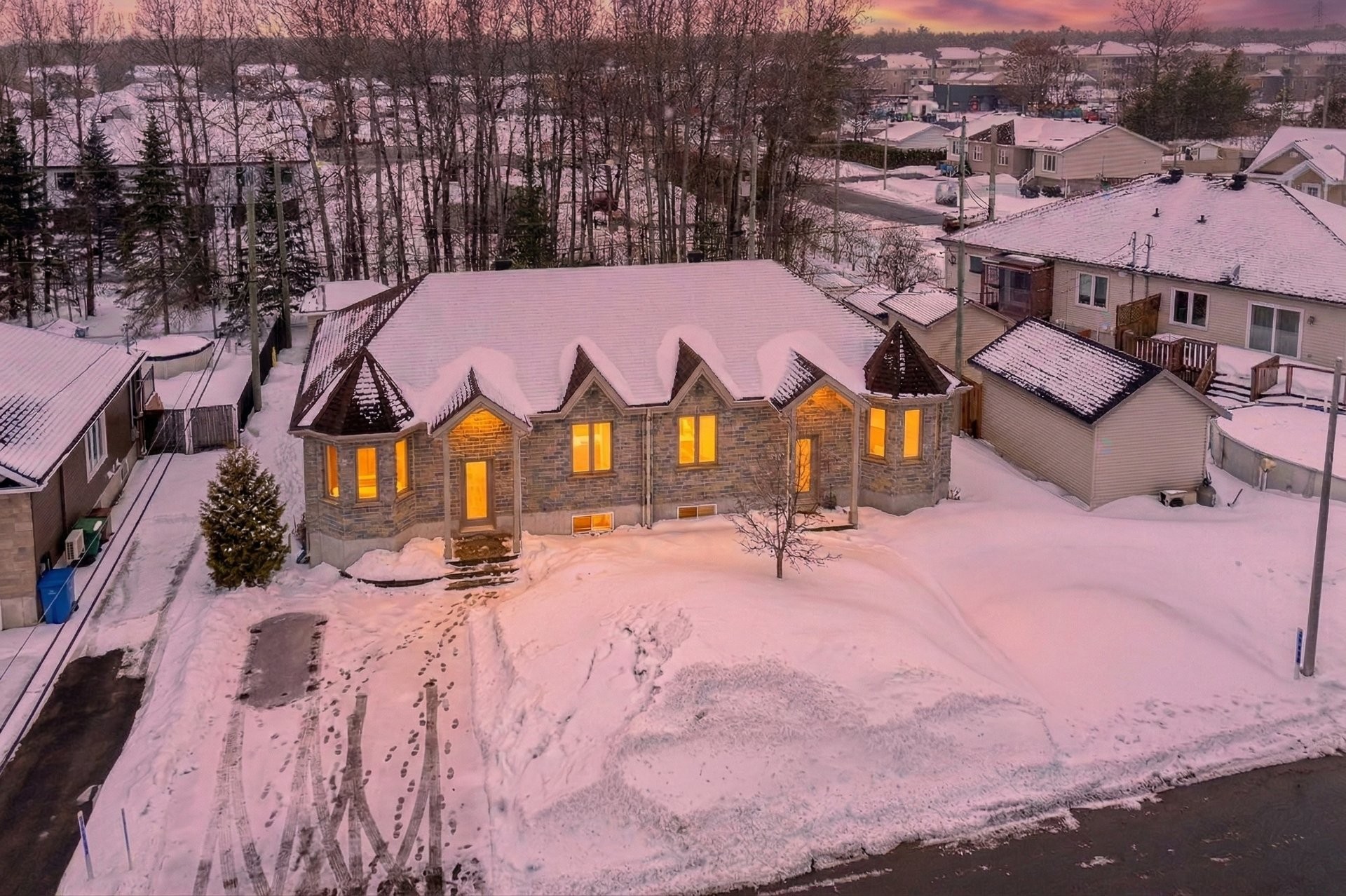 









1375


Rue P.-Dizy-Montplaisir

,
Trois-Rivières,




QC
G8V0B7

