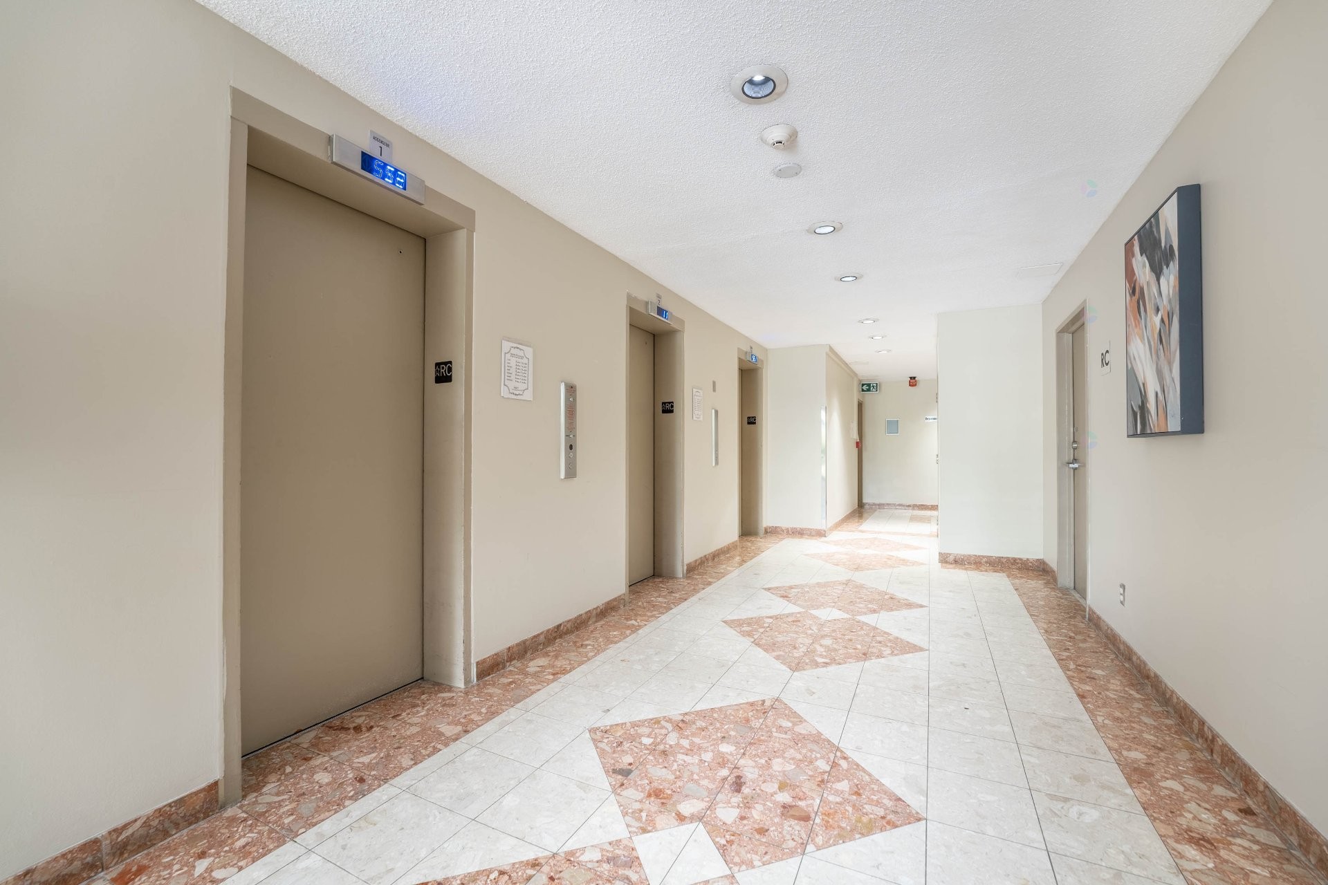 









285


Rue Laurier

, 608,
Gatineau (Hull),




QC
J8X3W9


