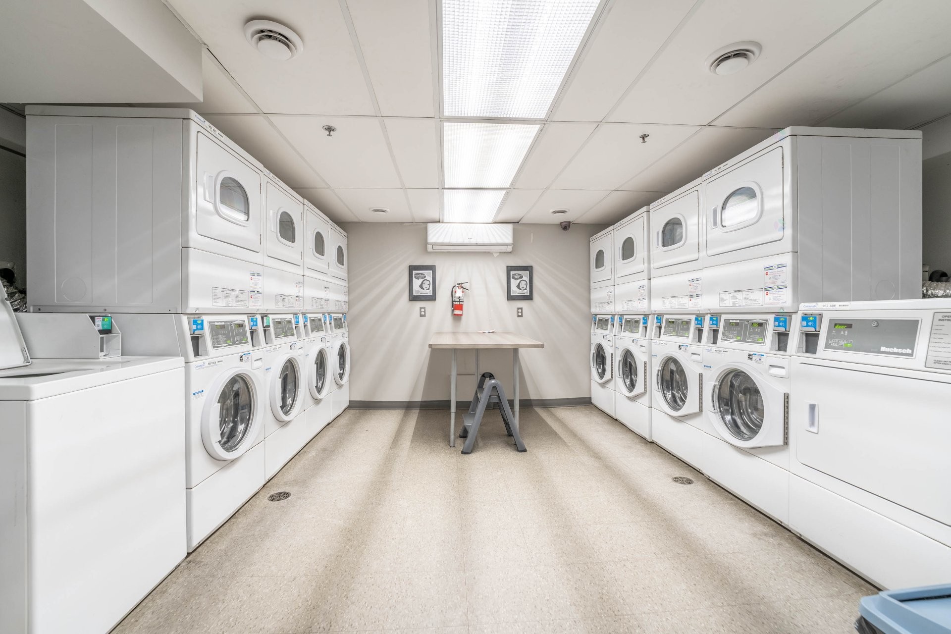 









285


Rue Laurier

, 608,
Gatineau (Hull),




QC
J8X3W9

