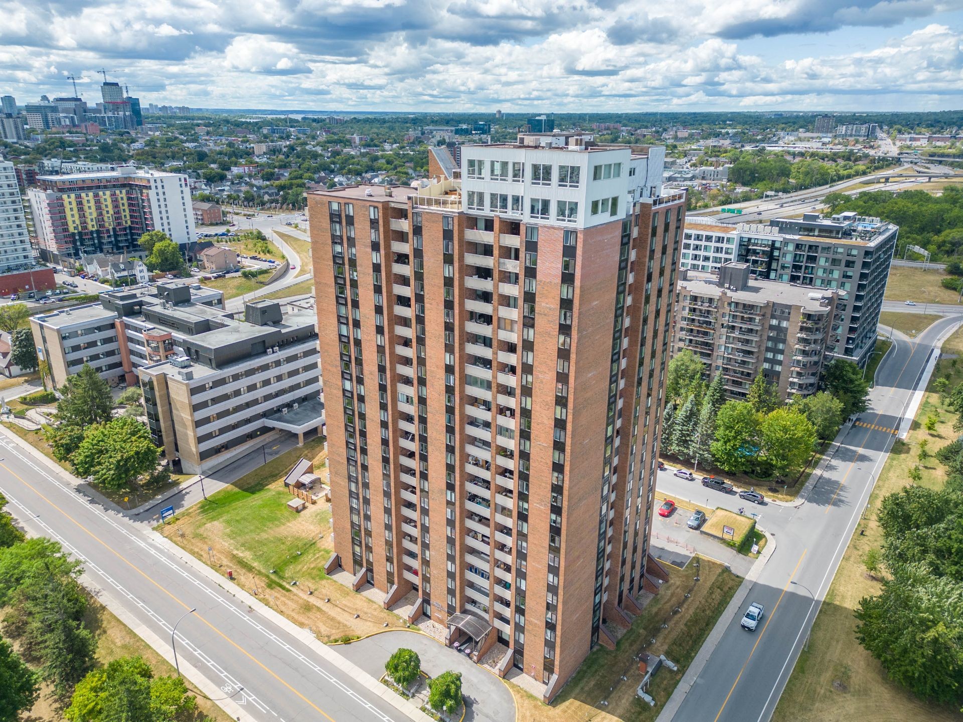 









285


Rue Laurier

, 608,
Gatineau (Hull),




QC
J8X3W9

