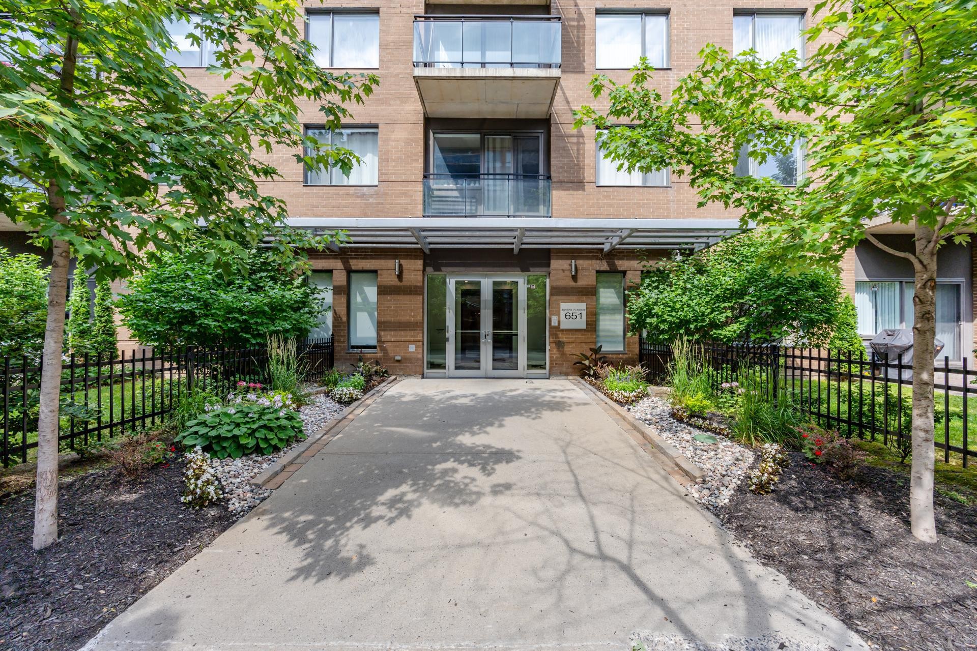 









651


Rue de la Montagne

, 807,
Montréal (Ville-Marie),




QC
H3C0G2

