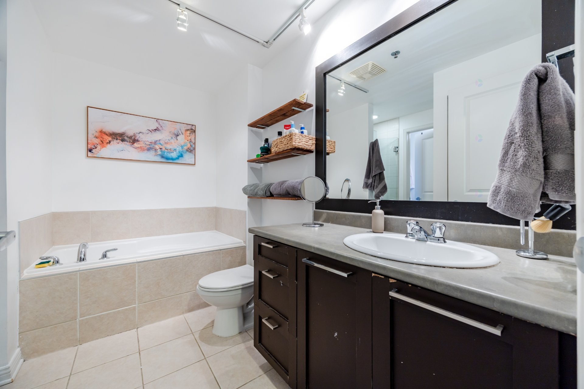 









651


Rue de la Montagne

, 807,
Montréal (Ville-Marie),




QC
H3C0G2

