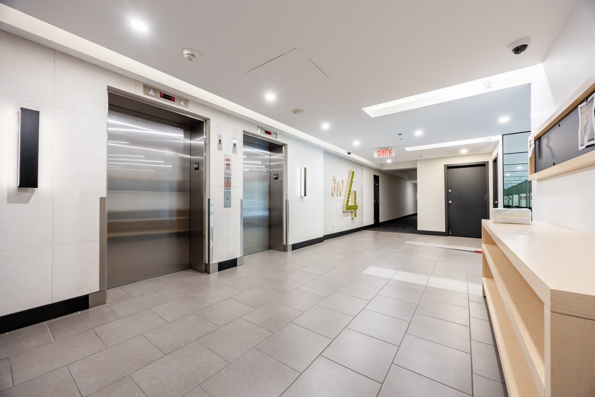 









651


Rue de la Montagne

, 807,
Montréal (Ville-Marie),




QC
H3C0G2

