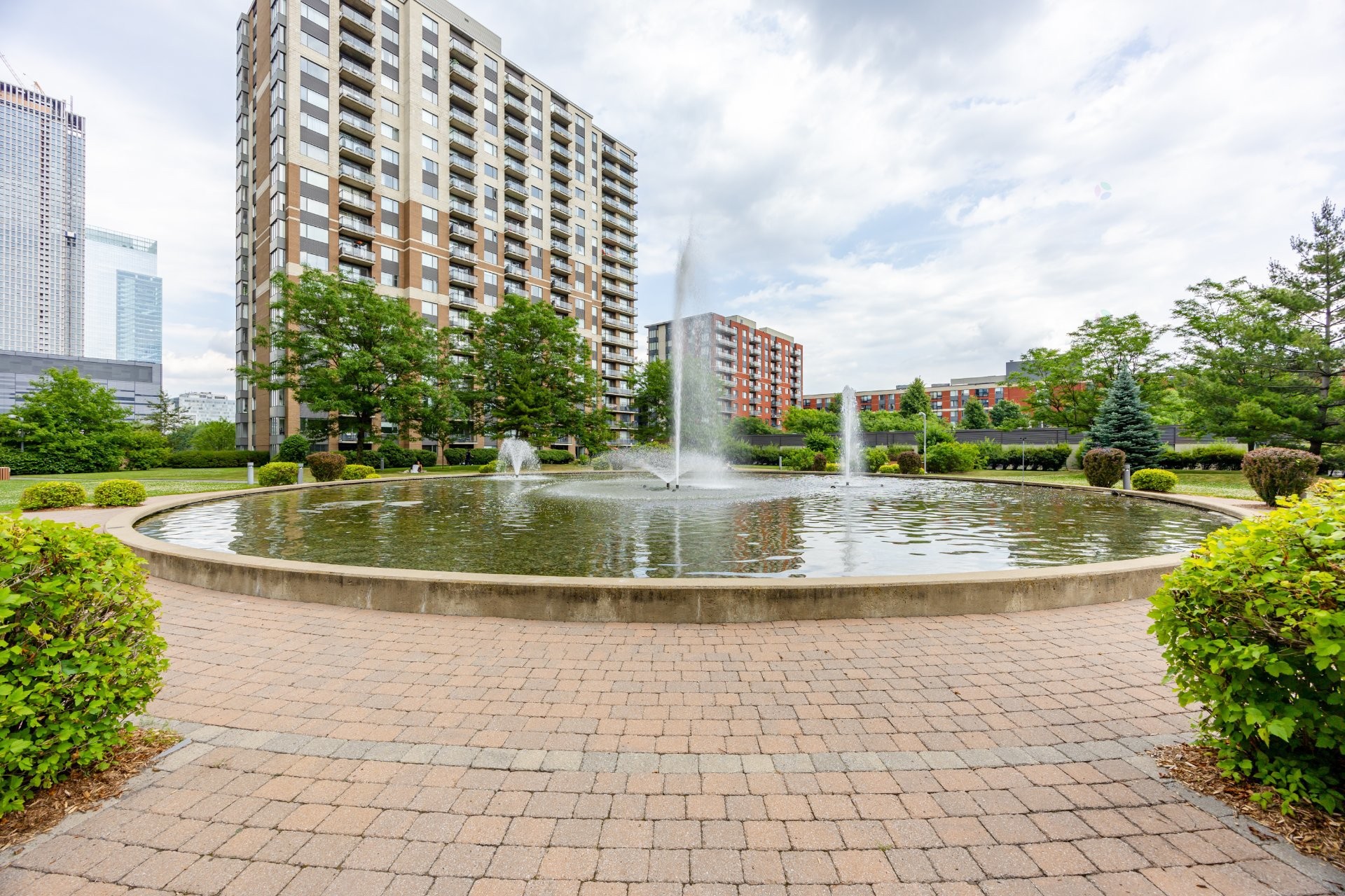 









651


Rue de la Montagne

, 807,
Montréal (Ville-Marie),




QC
H3C0G2

