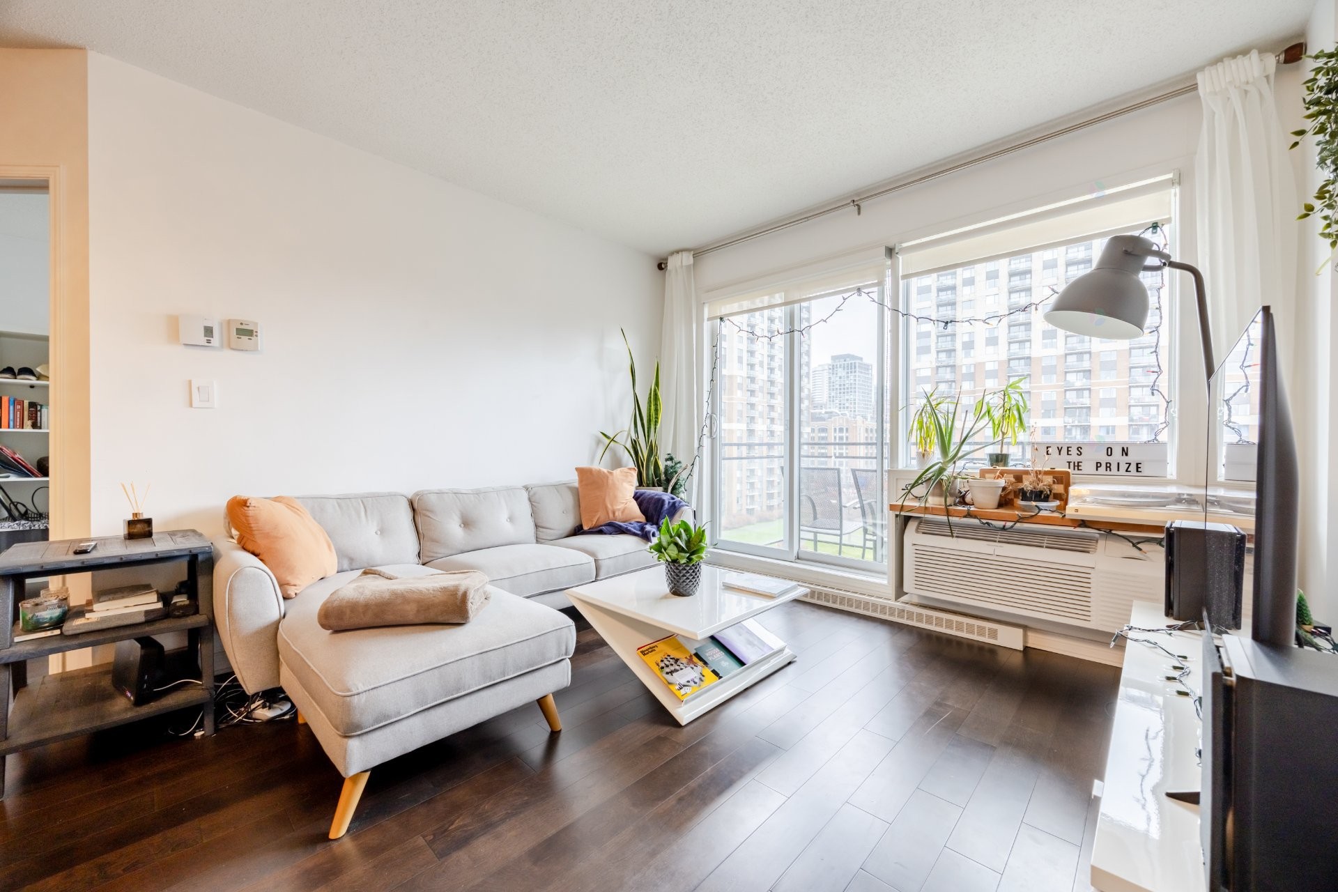 









651


Rue de la Montagne

, 807,
Montréal (Ville-Marie),




QC
H3C0G2

