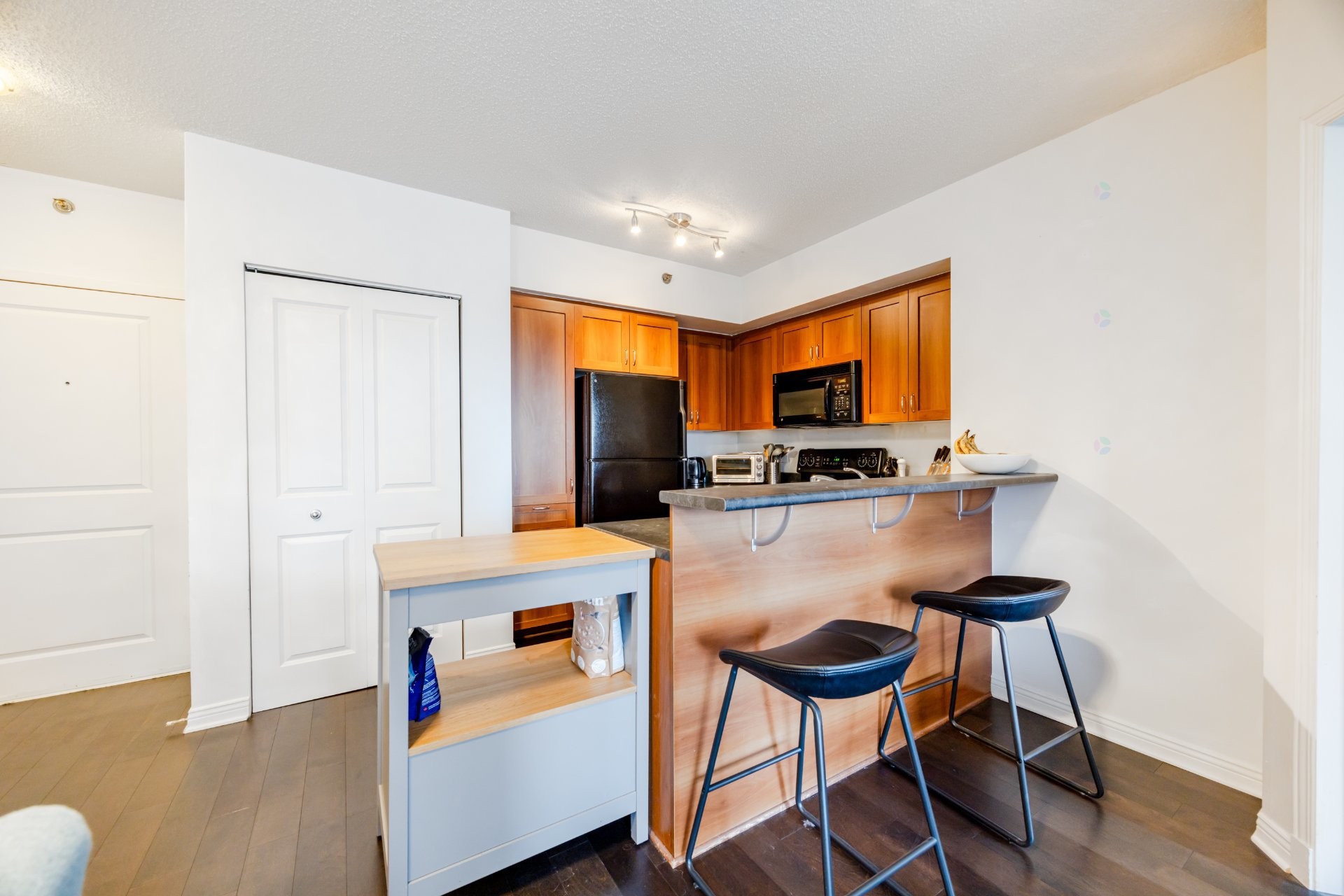 









651


Rue de la Montagne

, 807,
Montréal (Ville-Marie),




QC
H3C0G2

