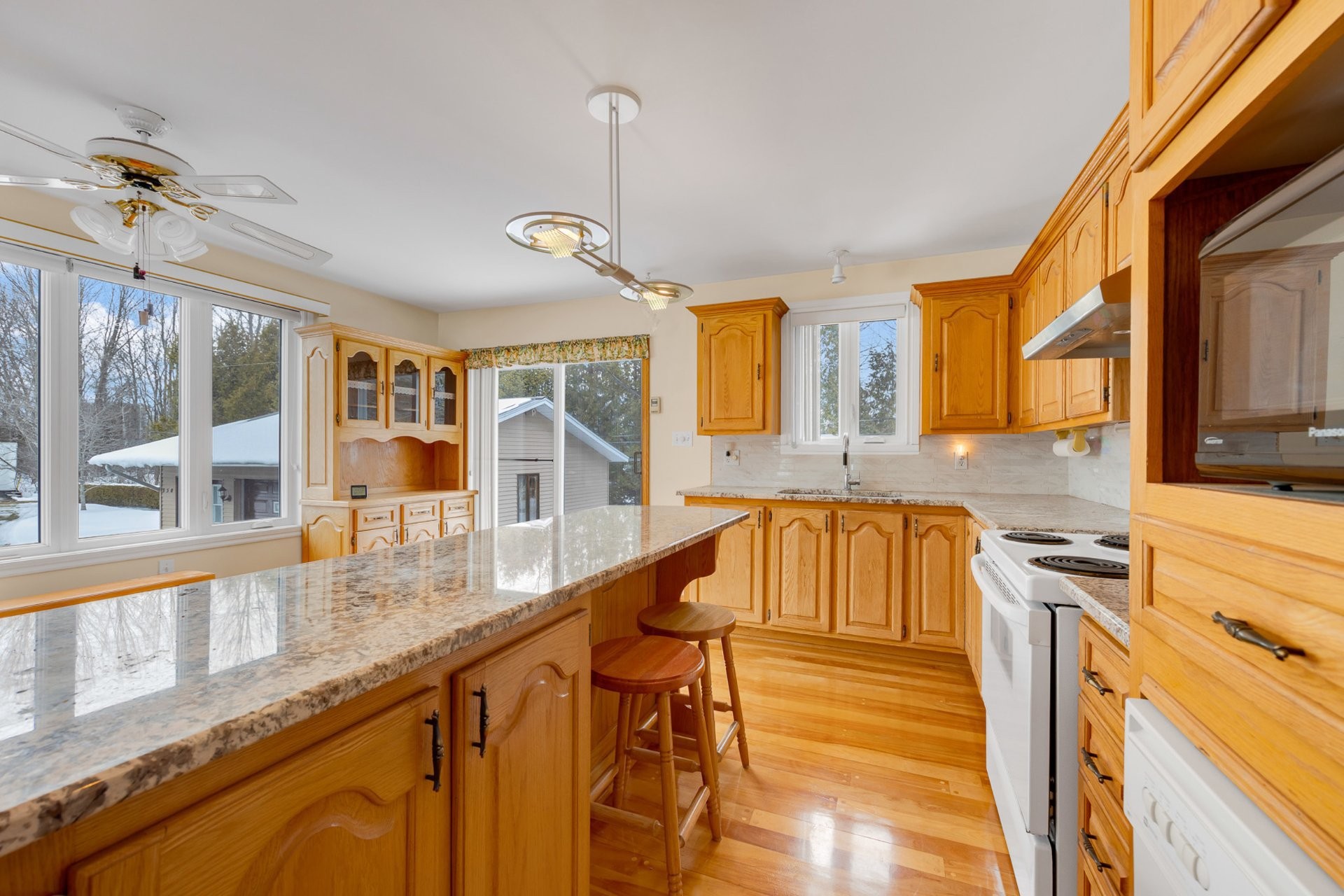 









350


Rue Rudolph

,
Blainville,




QC
J7E4H5

