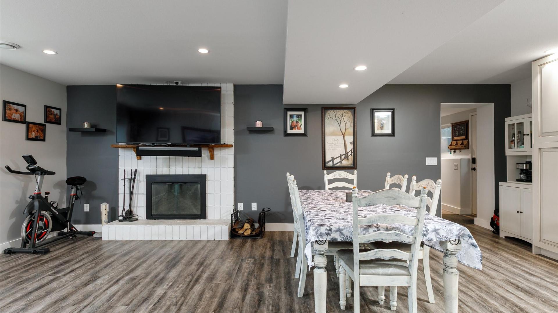 









340


Patterson

Road,
Kelowna,




BC
V1X 2L2

