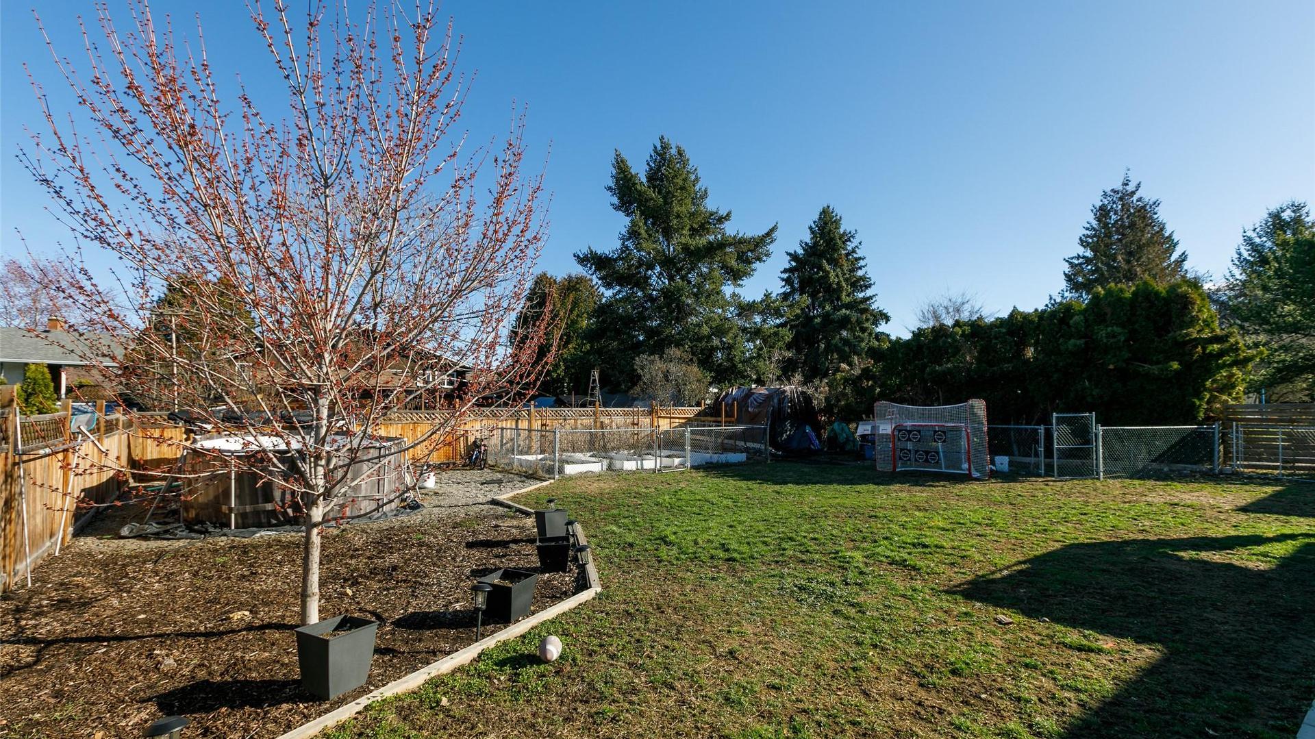 









340


Patterson

Road,
Kelowna,




BC
V1X 2L2

