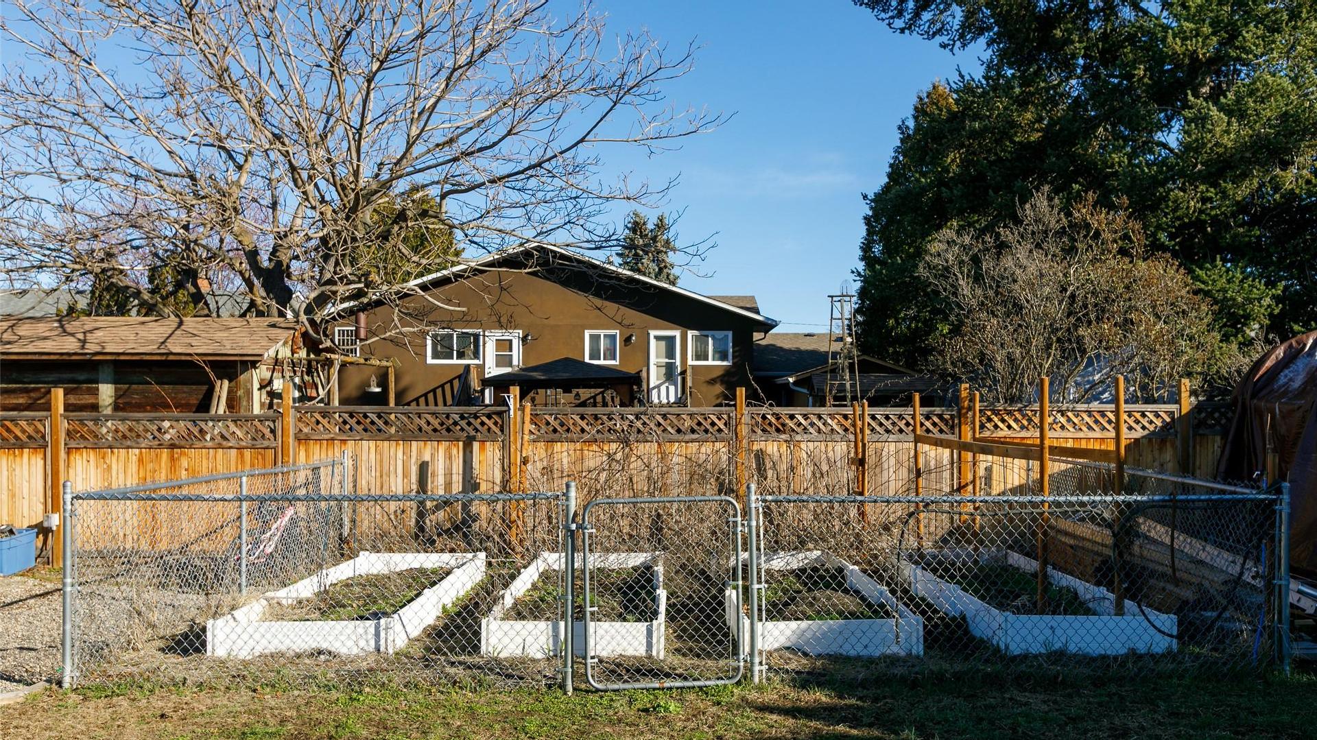 









340


Patterson

Road,
Kelowna,




BC
V1X 2L2

