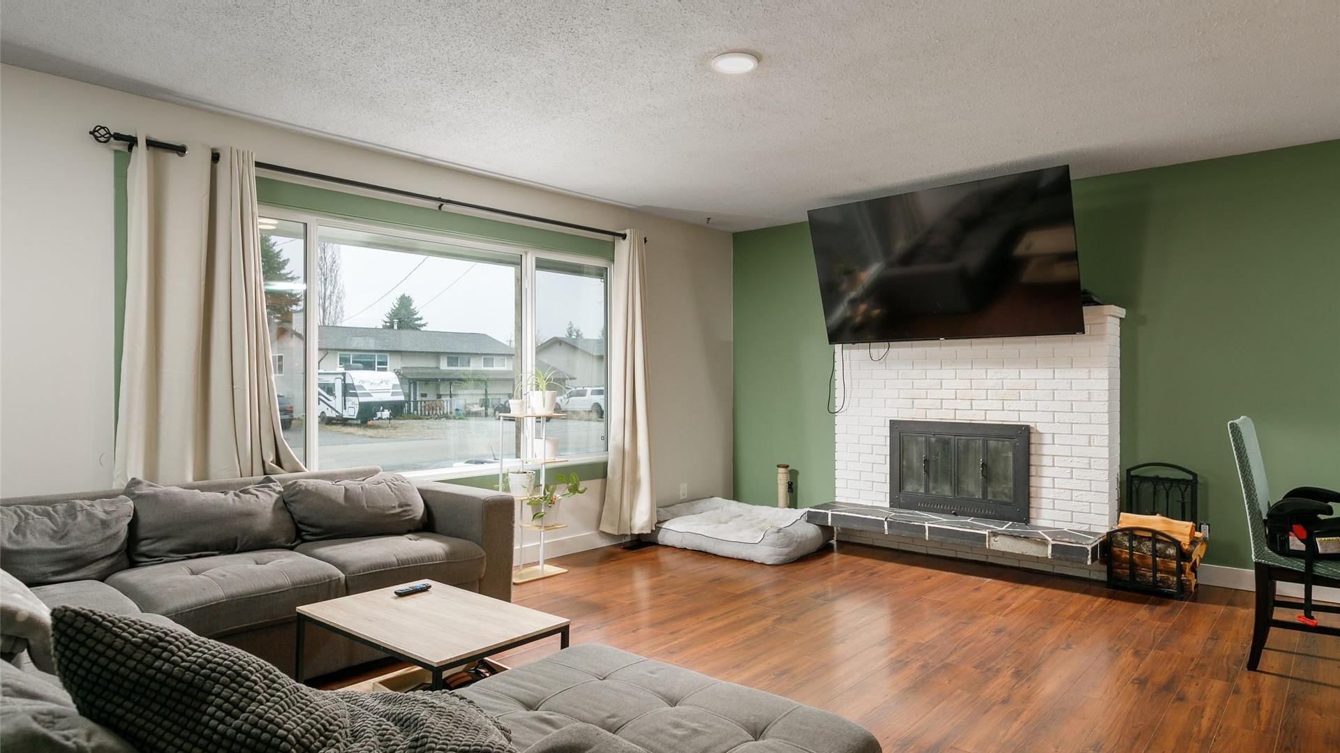 









340


Patterson

Road,
Kelowna,




BC
V1X 2L2

