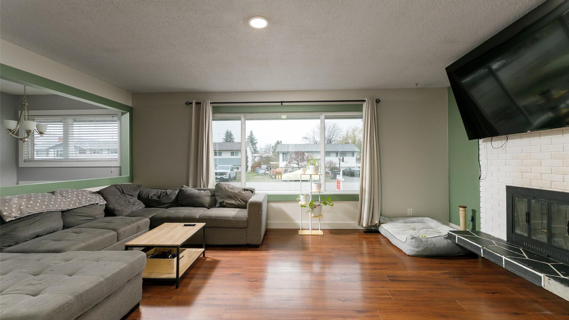 









340


Patterson

Road,
Kelowna,




BC
V1X 2L2

