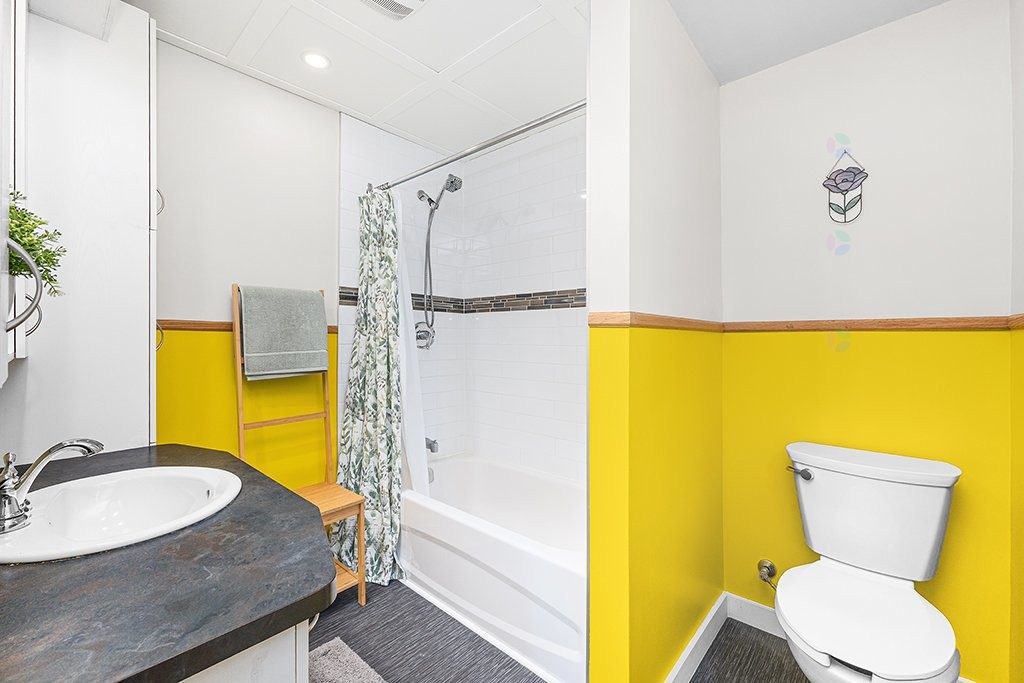 









56


Ch. Vanier

,
Gatineau (Aylmer),




QC
J9H1X6

