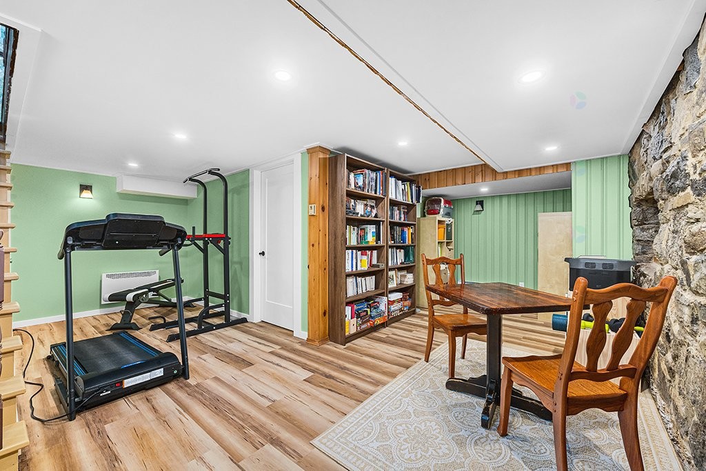 









56


Ch. Vanier

,
Gatineau (Aylmer),




QC
J9H1X6

