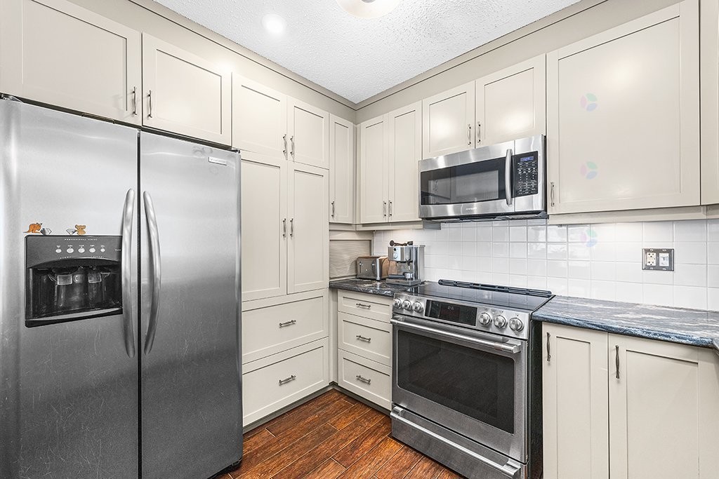 









56


Ch. Vanier

,
Gatineau (Aylmer),




QC
J9H1X6

