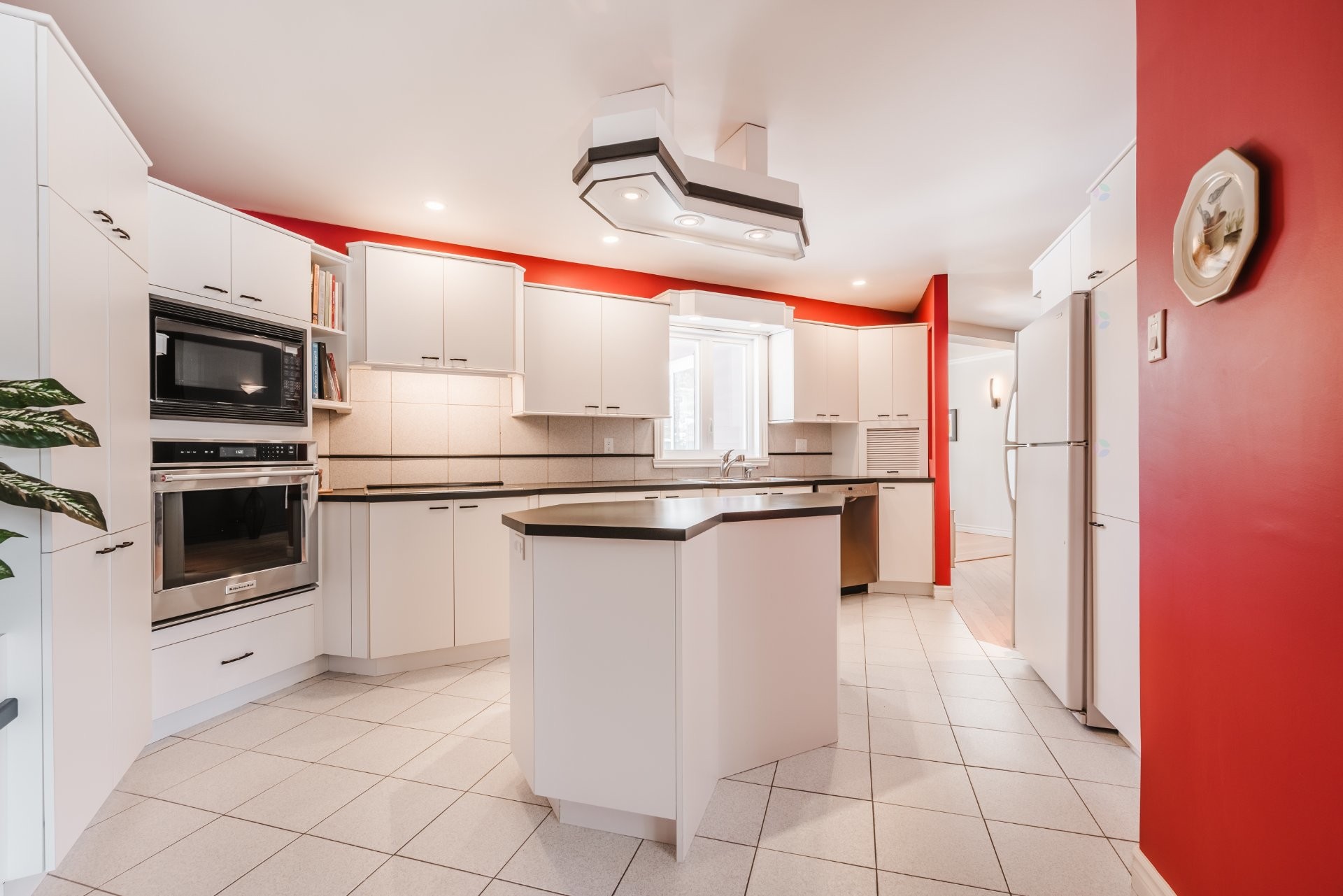 









1950


Rue Colbert

,
Saint-Bruno-de-Montarville,




QC
J3V4X9

