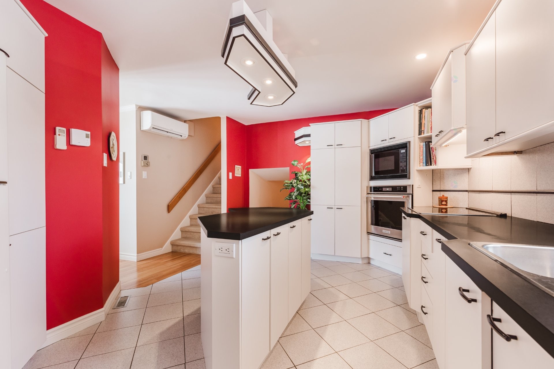 









1950


Rue Colbert

,
Saint-Bruno-de-Montarville,




QC
J3V4X9

