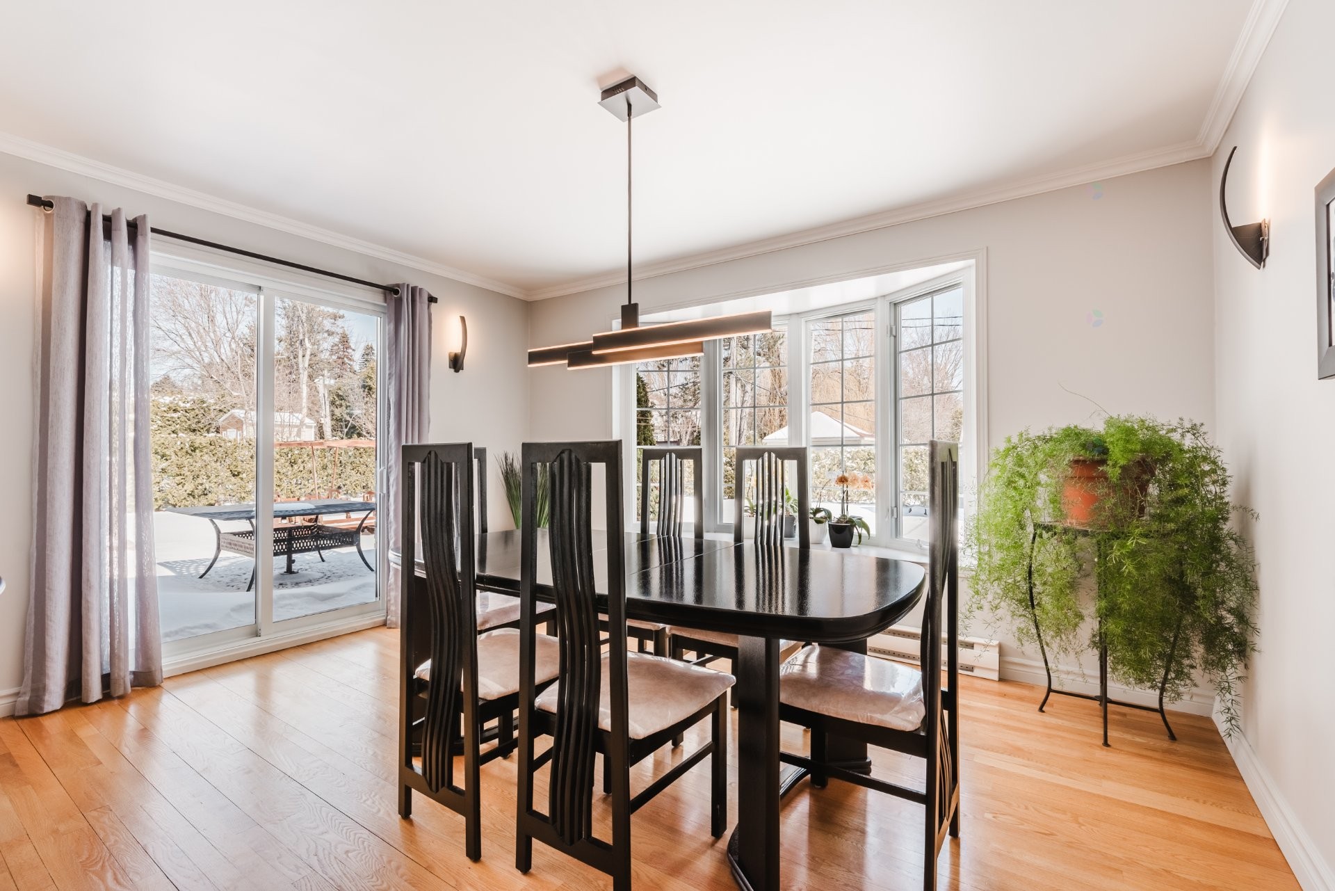 









1950


Rue Colbert

,
Saint-Bruno-de-Montarville,




QC
J3V4X9

