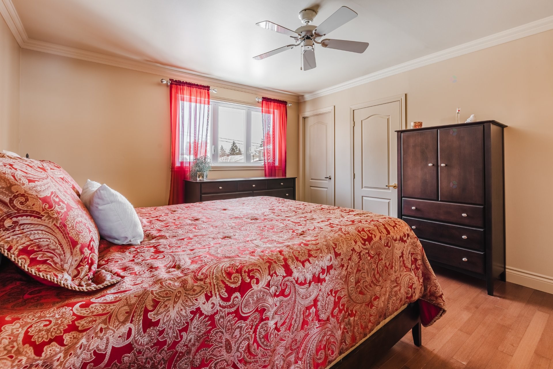 









1950


Rue Colbert

,
Saint-Bruno-de-Montarville,




QC
J3V4X9

