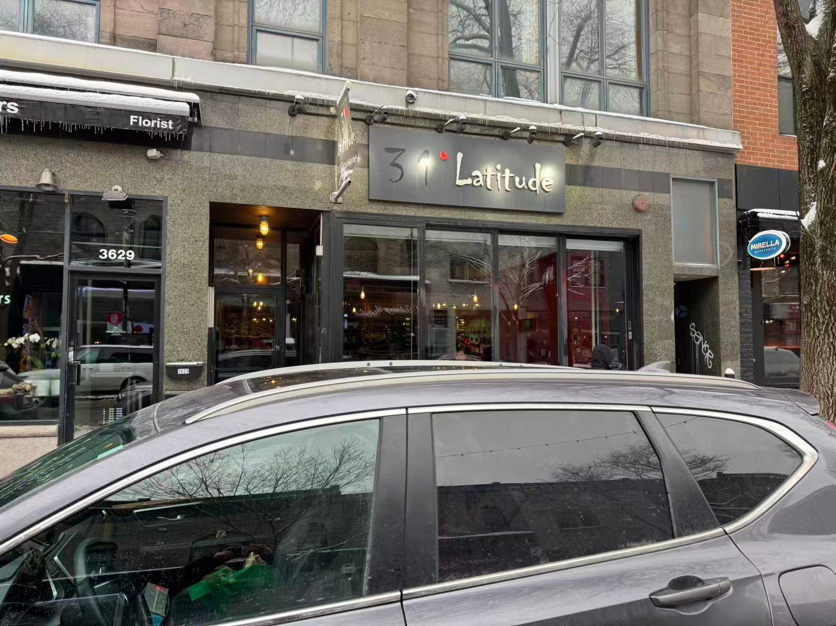 









3627


Boul. St-Laurent

,
Montréal (Le Plateau-Mont-Royal),




QC
H2X2V5

