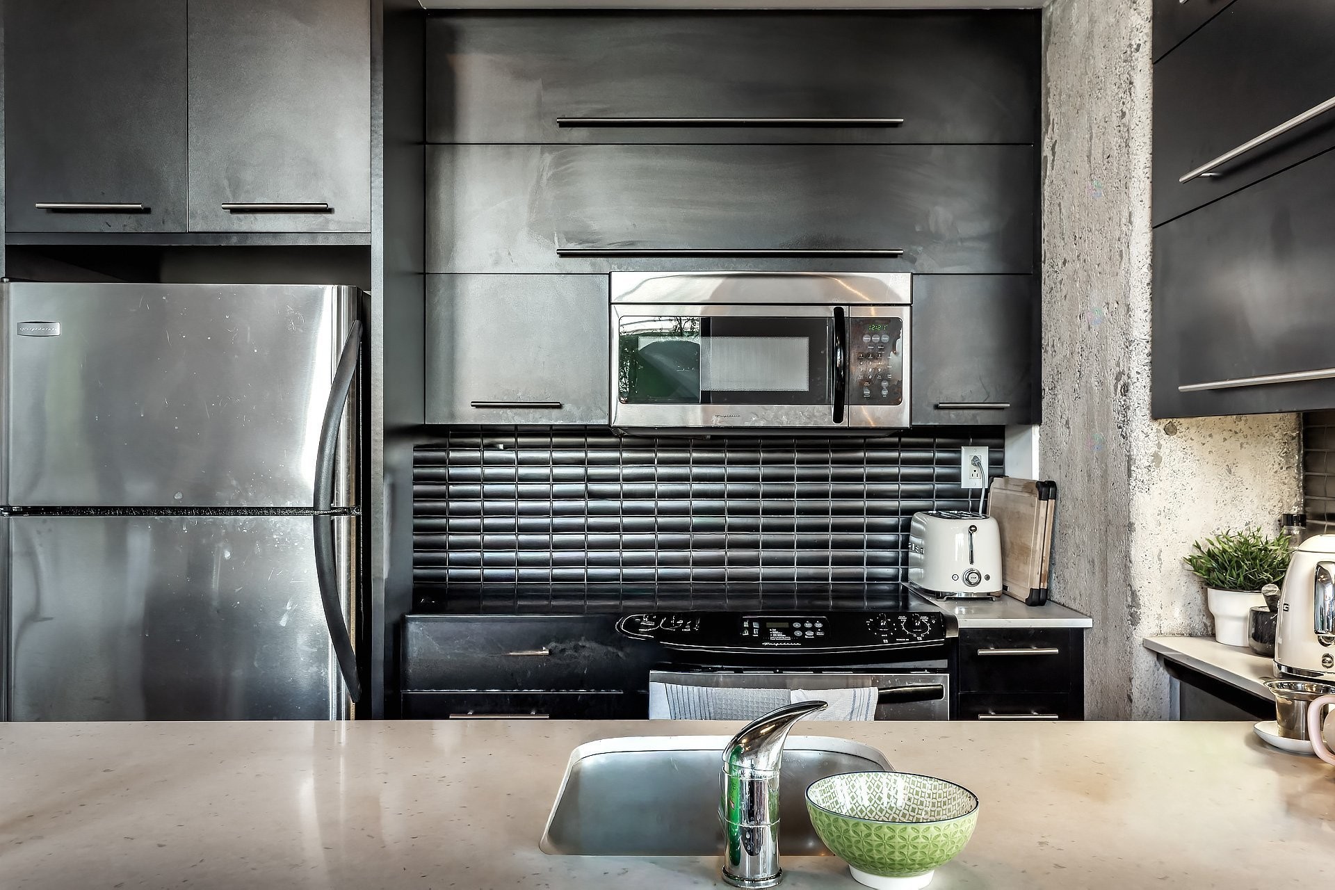 









3700


Rue St-Antoine O.

, 349,
Montréal (Le Sud-Ouest),




QC
H4C0B1

