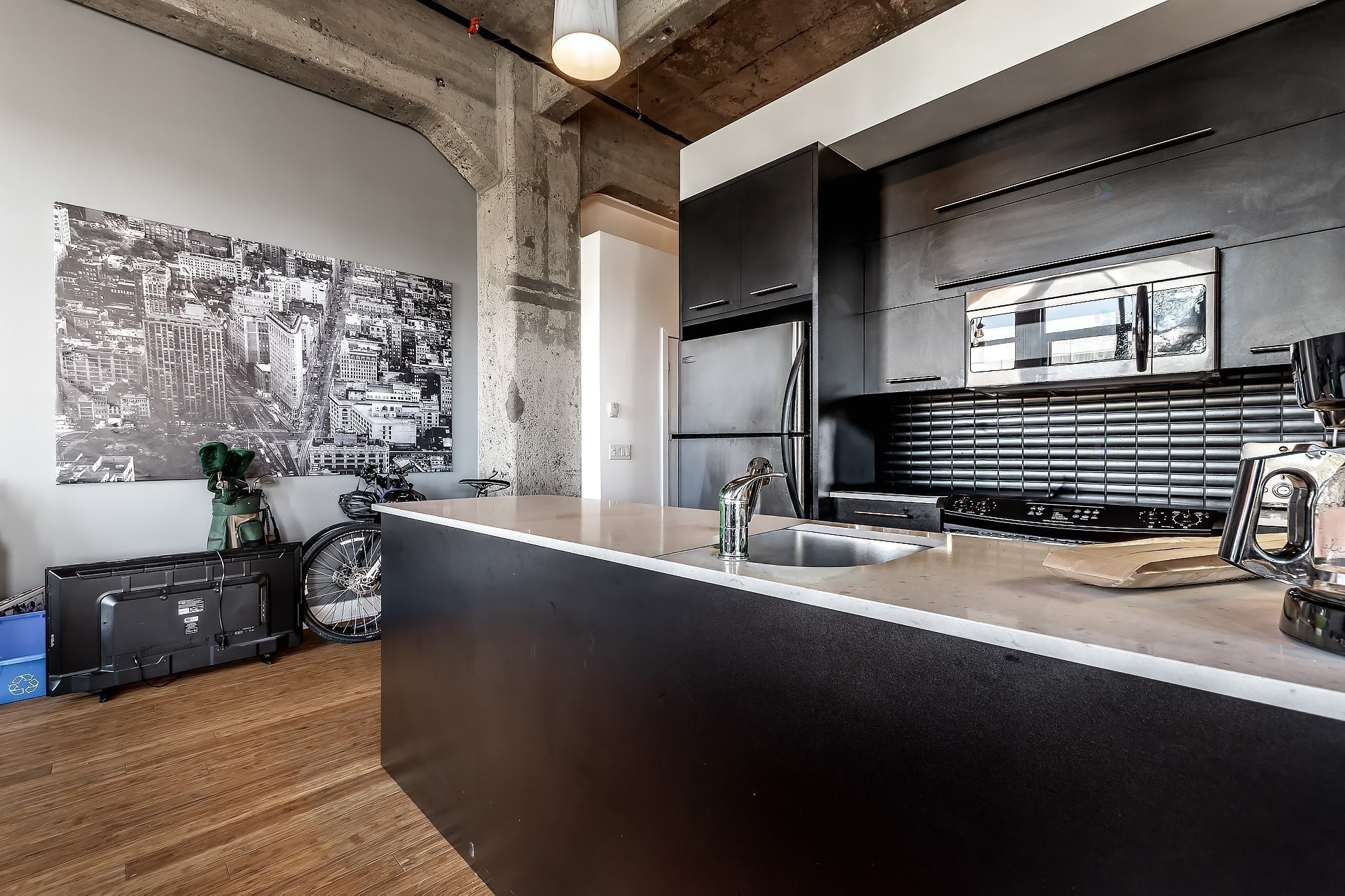 









3700


Rue St-Antoine O.

, 349,
Montréal (Le Sud-Ouest),




QC
H4C0B1

