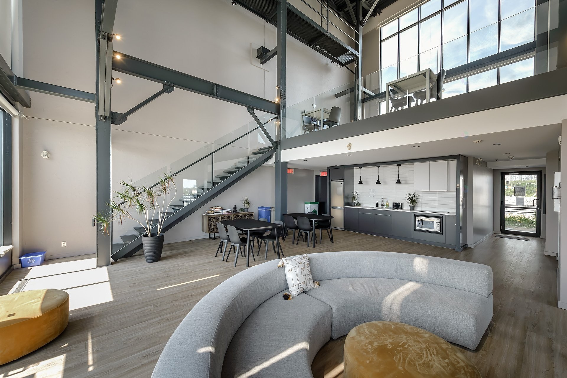 









3700


Rue St-Antoine O.

, 349,
Montréal (Le Sud-Ouest),




QC
H4C0B1

