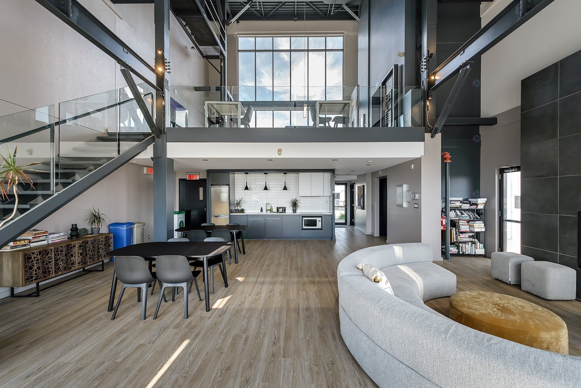 









3700


Rue St-Antoine O.

, 349,
Montréal (Le Sud-Ouest),




QC
H4C0B1

