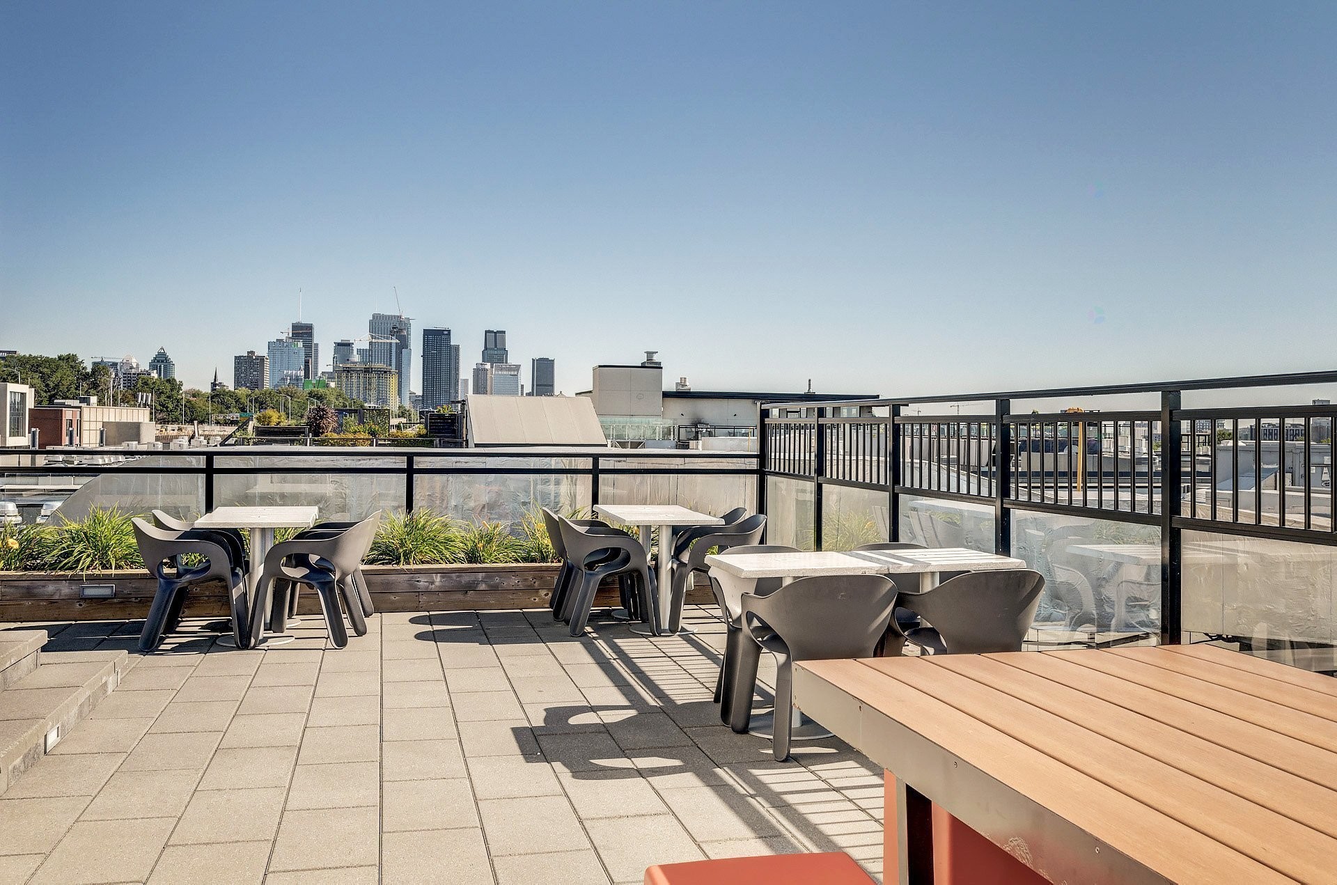 









3700


Rue St-Antoine O.

, 349,
Montréal (Le Sud-Ouest),




QC
H4C0B1

