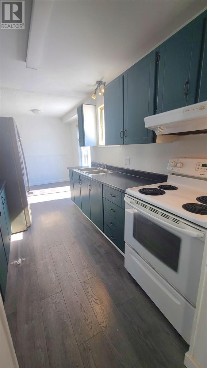 












21 Laprairie CRES

,
Elliot Lake,




Ontario
P5A3B7

