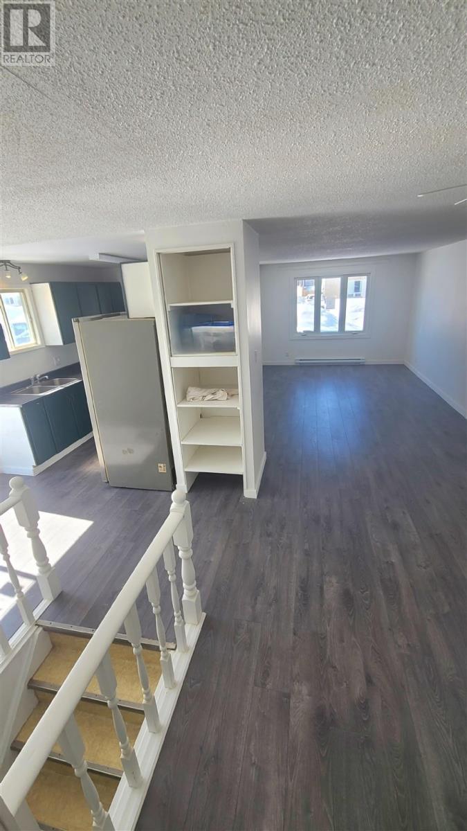 












21 Laprairie CRES

,
Elliot Lake,




Ontario
P5A3B7

