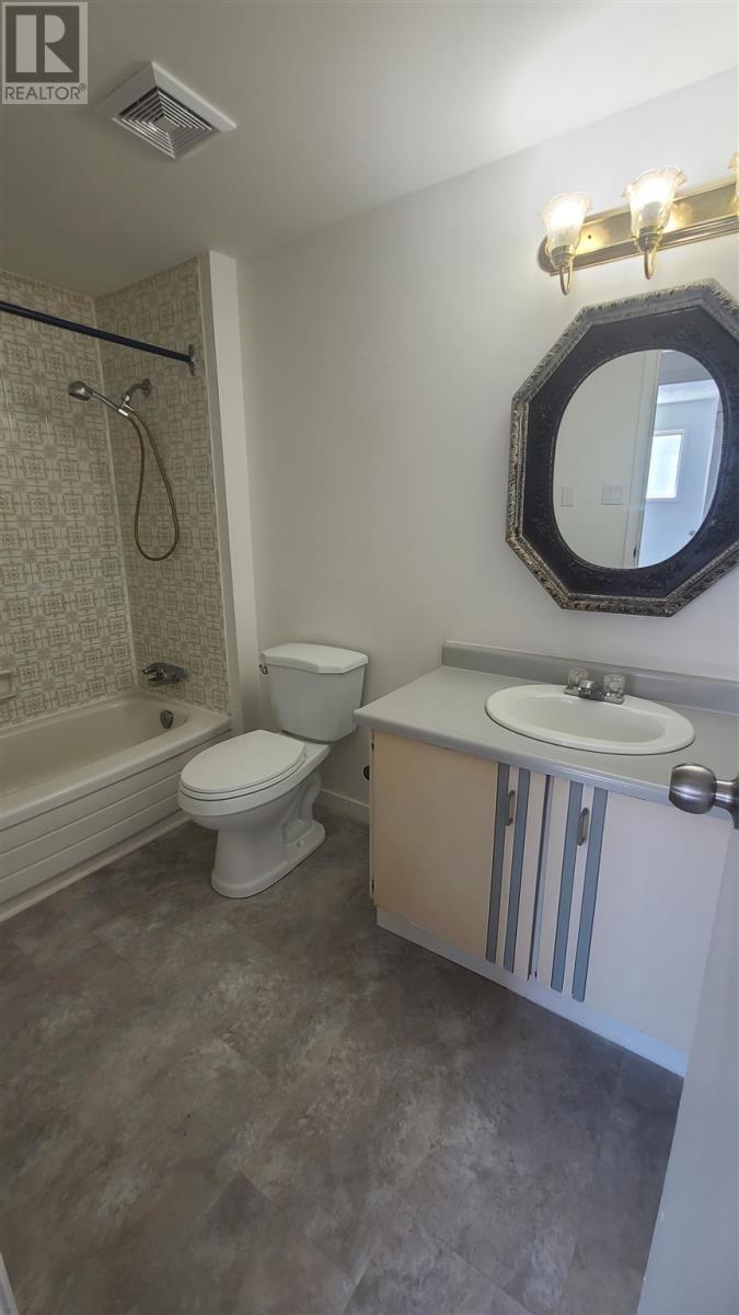 












21 Laprairie CRES

,
Elliot Lake,




Ontario
P5A3B7

