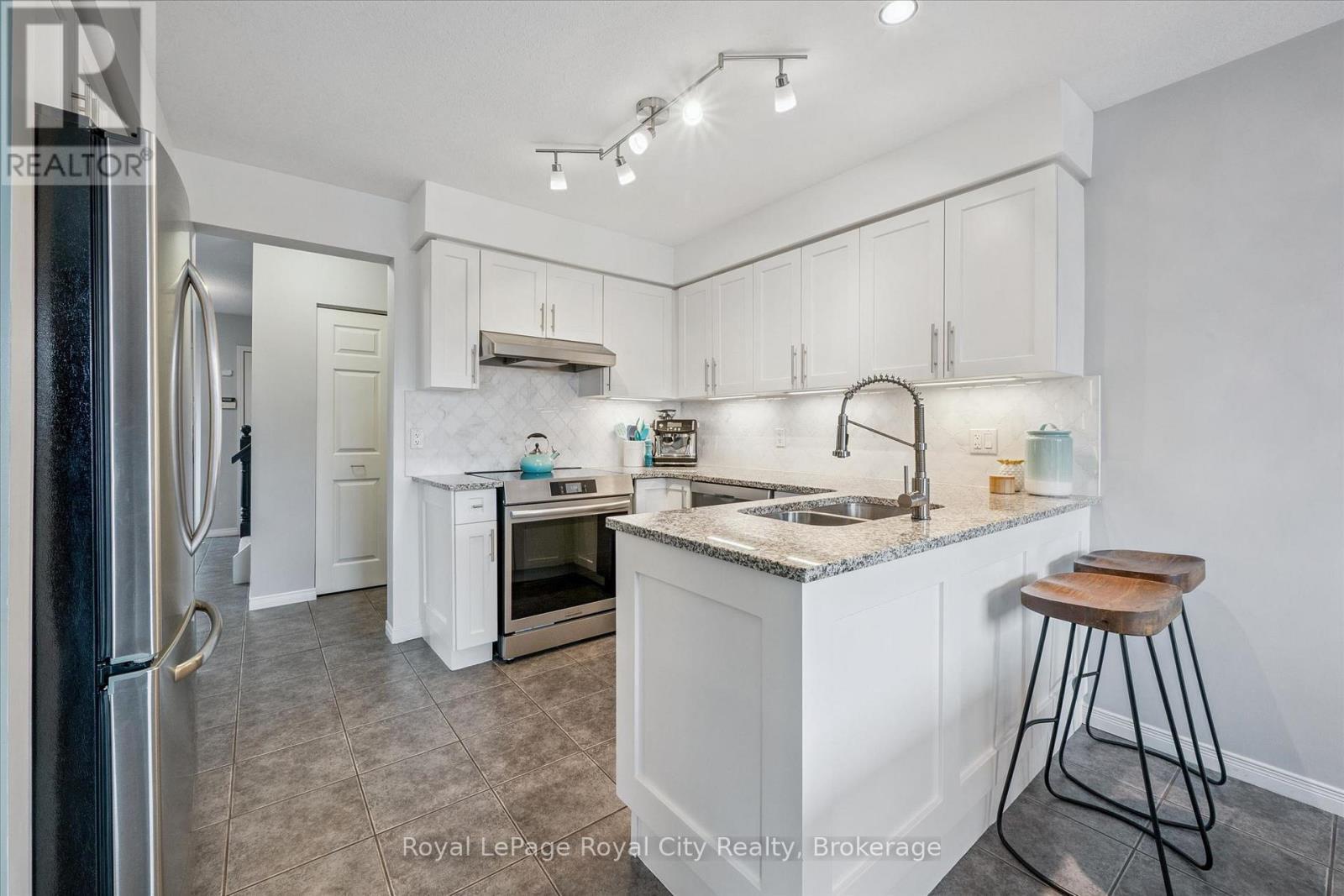 












11 VALLEYHAVEN LANE

,
Guelph (Grange Road),




Ontario
N1E0A3

