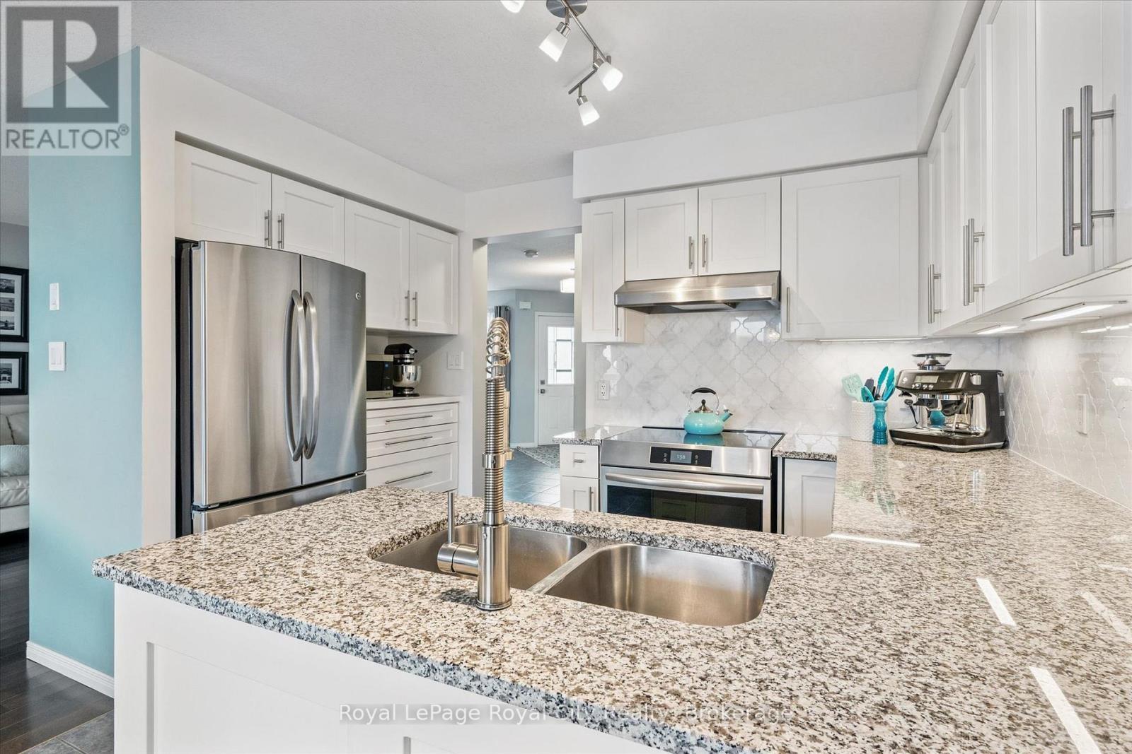 












11 VALLEYHAVEN LANE

,
Guelph (Grange Road),




Ontario
N1E0A3

