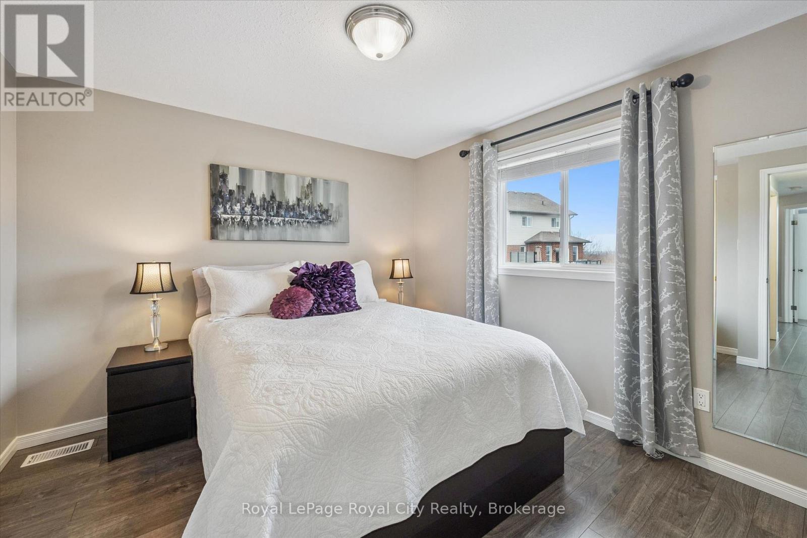 












11 VALLEYHAVEN LANE

,
Guelph (Grange Road),




Ontario
N1E0A3

