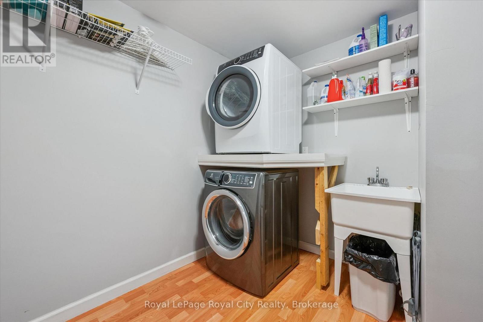 












11 VALLEYHAVEN LANE

,
Guelph (Grange Road),




Ontario
N1E0A3

