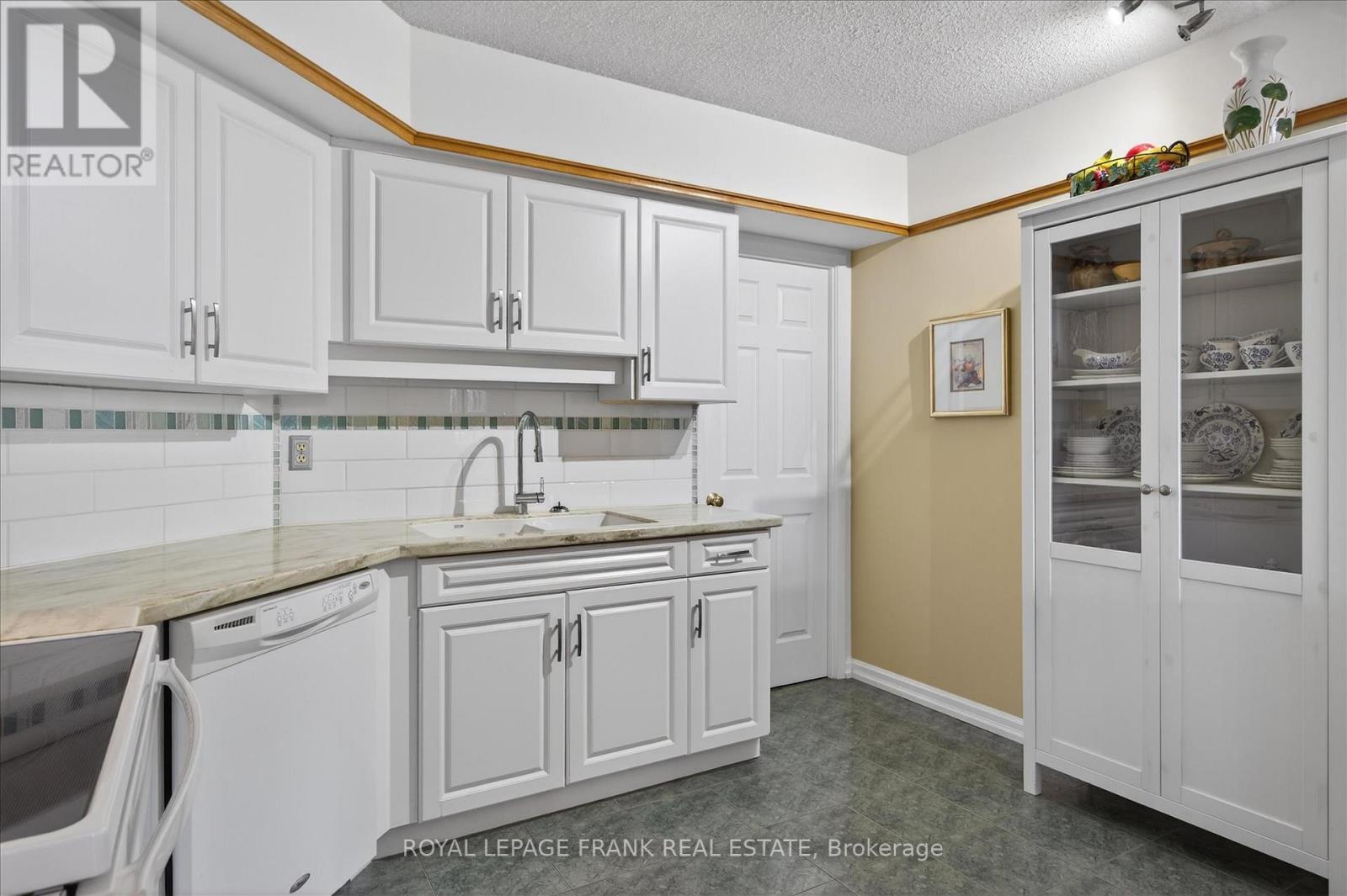 












502 - 1818 CHERRYHILL ROAD

,
Peterborough (Monaghan Ward 2),




Ontario
K9K1S6

