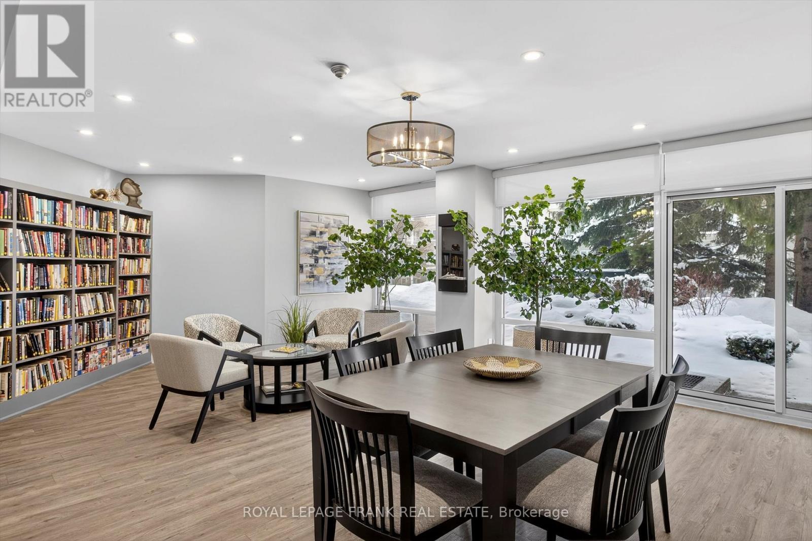 












502 - 1818 CHERRYHILL ROAD

,
Peterborough (Monaghan Ward 2),




Ontario
K9K1S6

