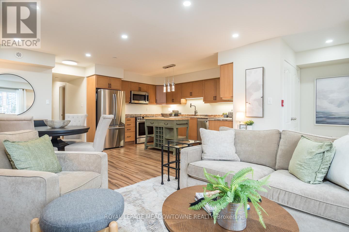 












10 - 51 HAYS BOULEVARD

,
Oakville,




Ontario
L6H0J1

