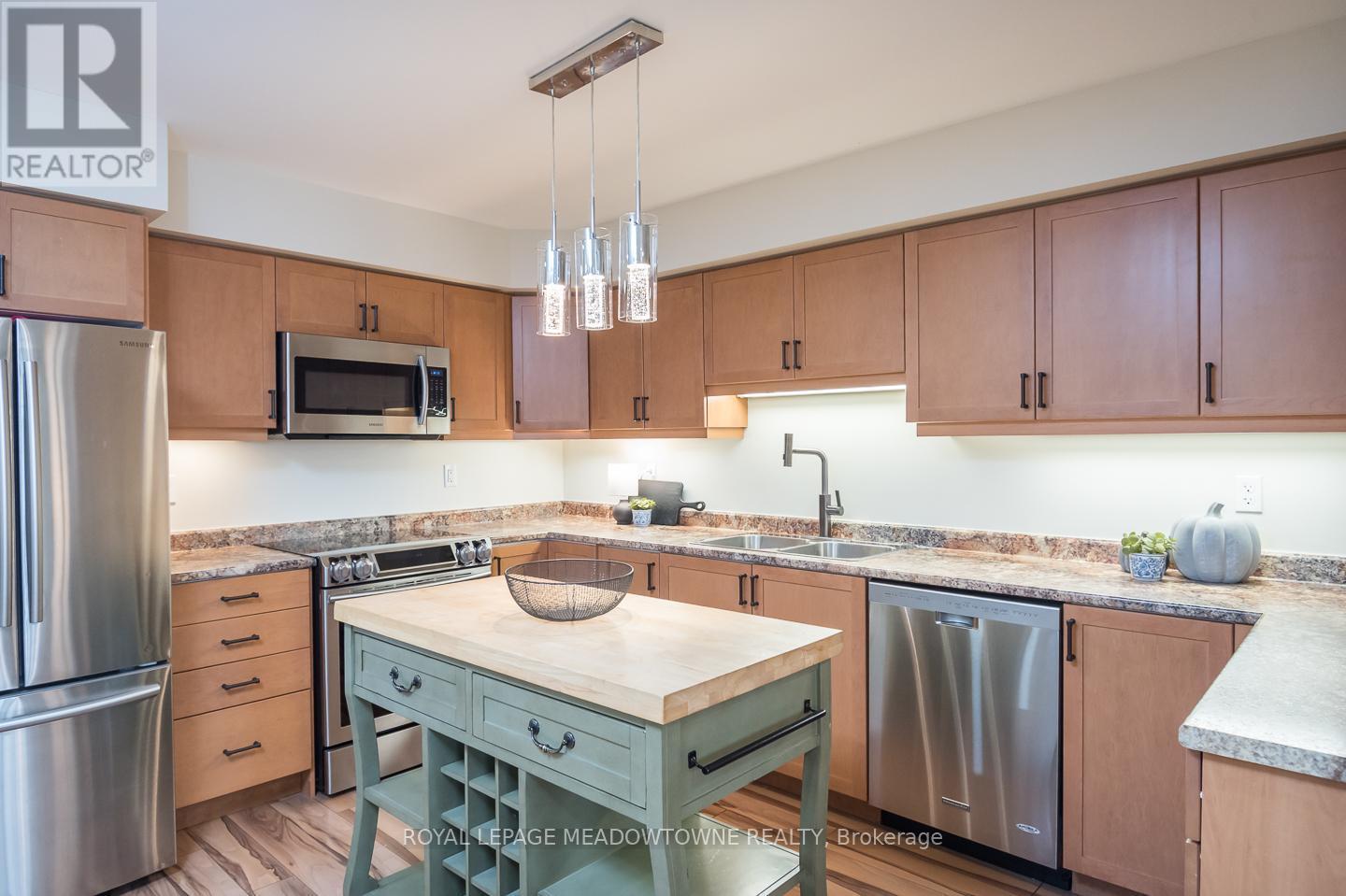 












10 - 51 HAYS BOULEVARD

,
Oakville,




Ontario
L6H0J1

