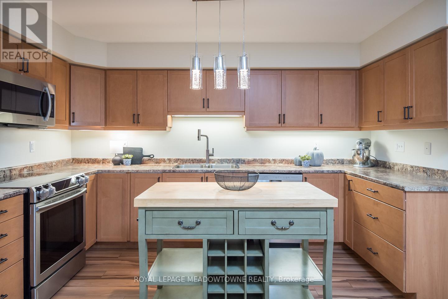 












10 - 51 HAYS BOULEVARD

,
Oakville,




Ontario
L6H0J1

