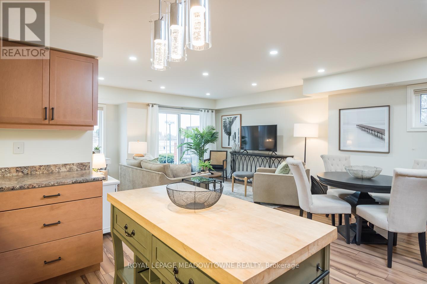 












10 - 51 HAYS BOULEVARD

,
Oakville,




Ontario
L6H0J1

