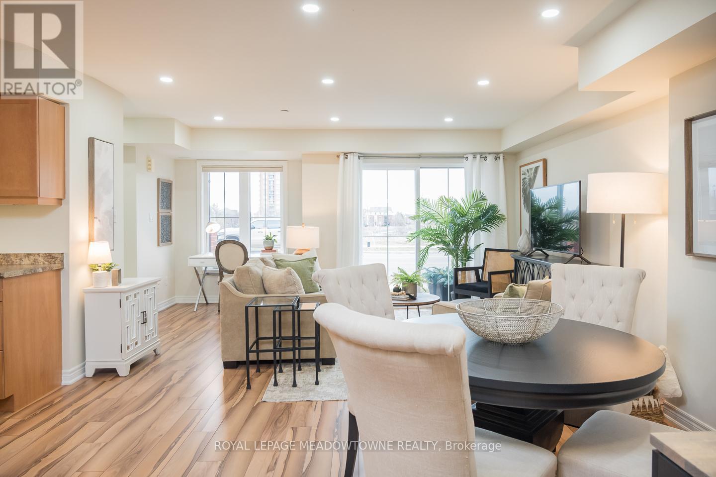 












10 - 51 HAYS BOULEVARD

,
Oakville,




Ontario
L6H0J1

