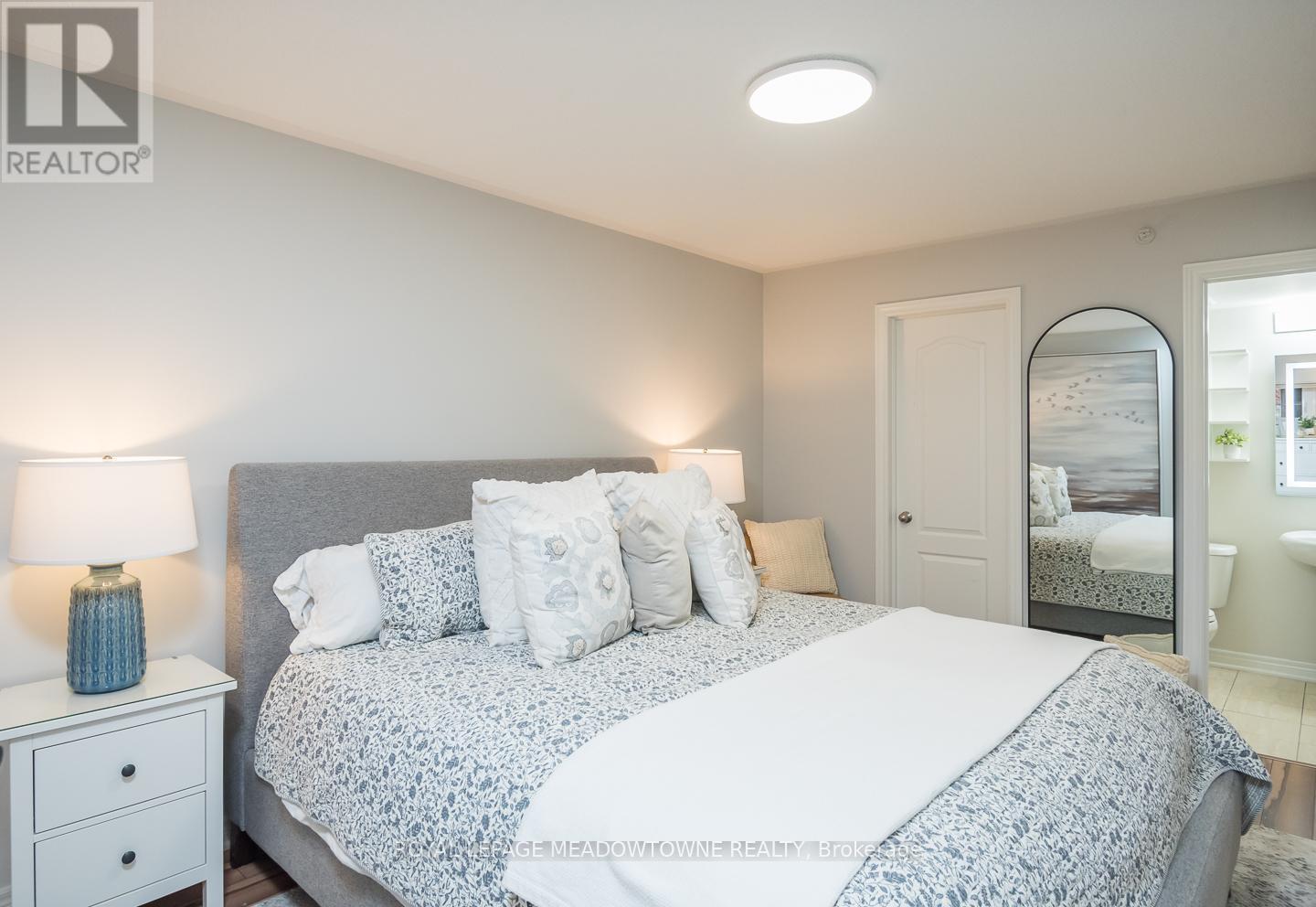 












10 - 51 HAYS BOULEVARD

,
Oakville,




Ontario
L6H0J1

