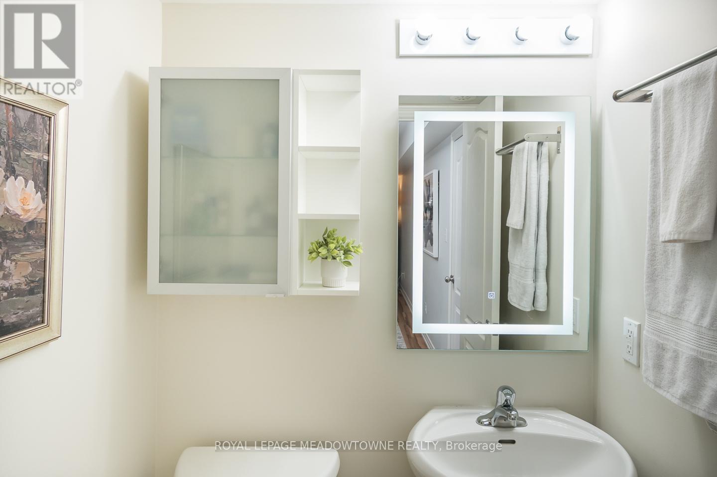 












10 - 51 HAYS BOULEVARD

,
Oakville,




Ontario
L6H0J1

