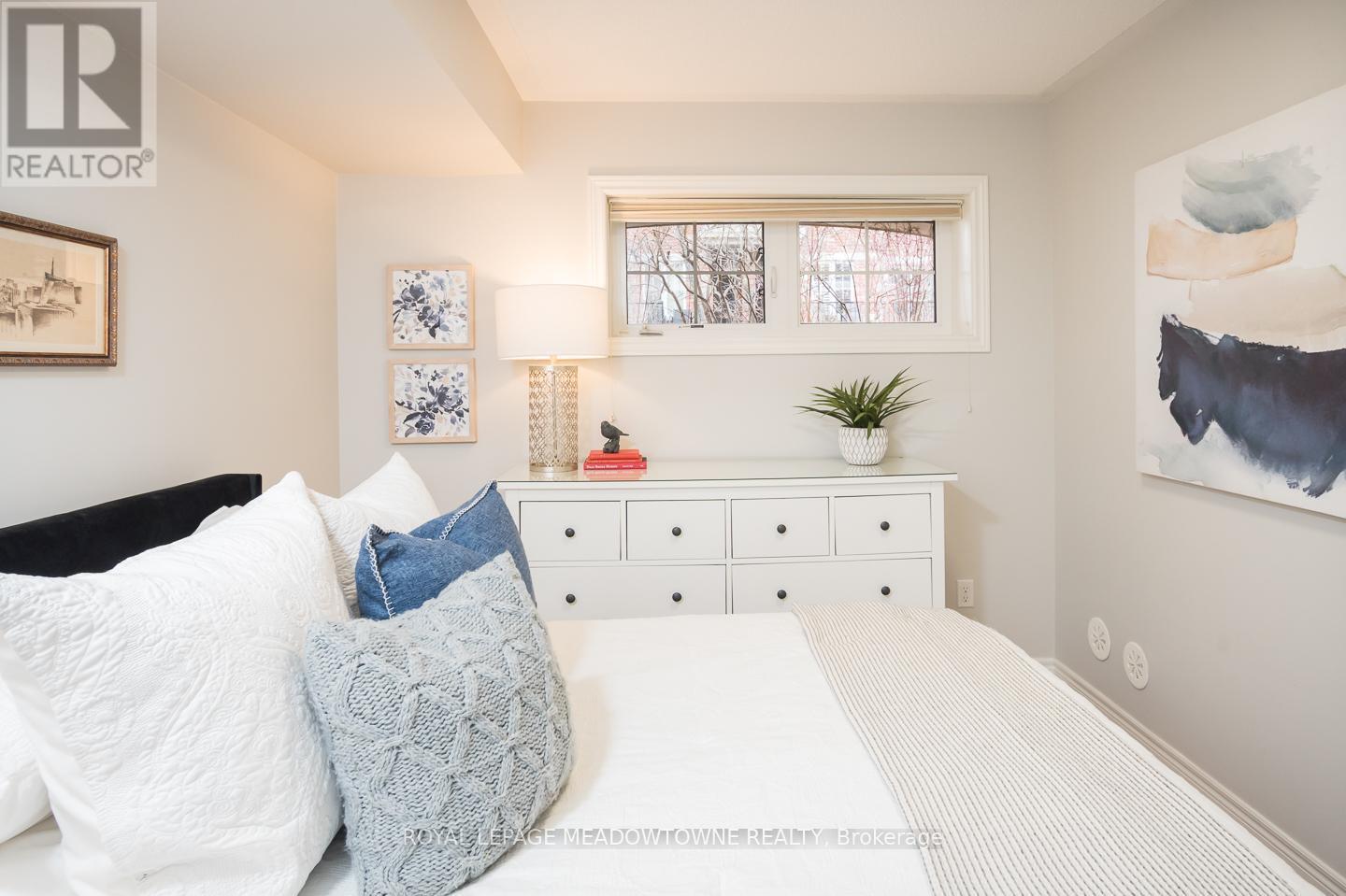 












10 - 51 HAYS BOULEVARD

,
Oakville,




Ontario
L6H0J1

